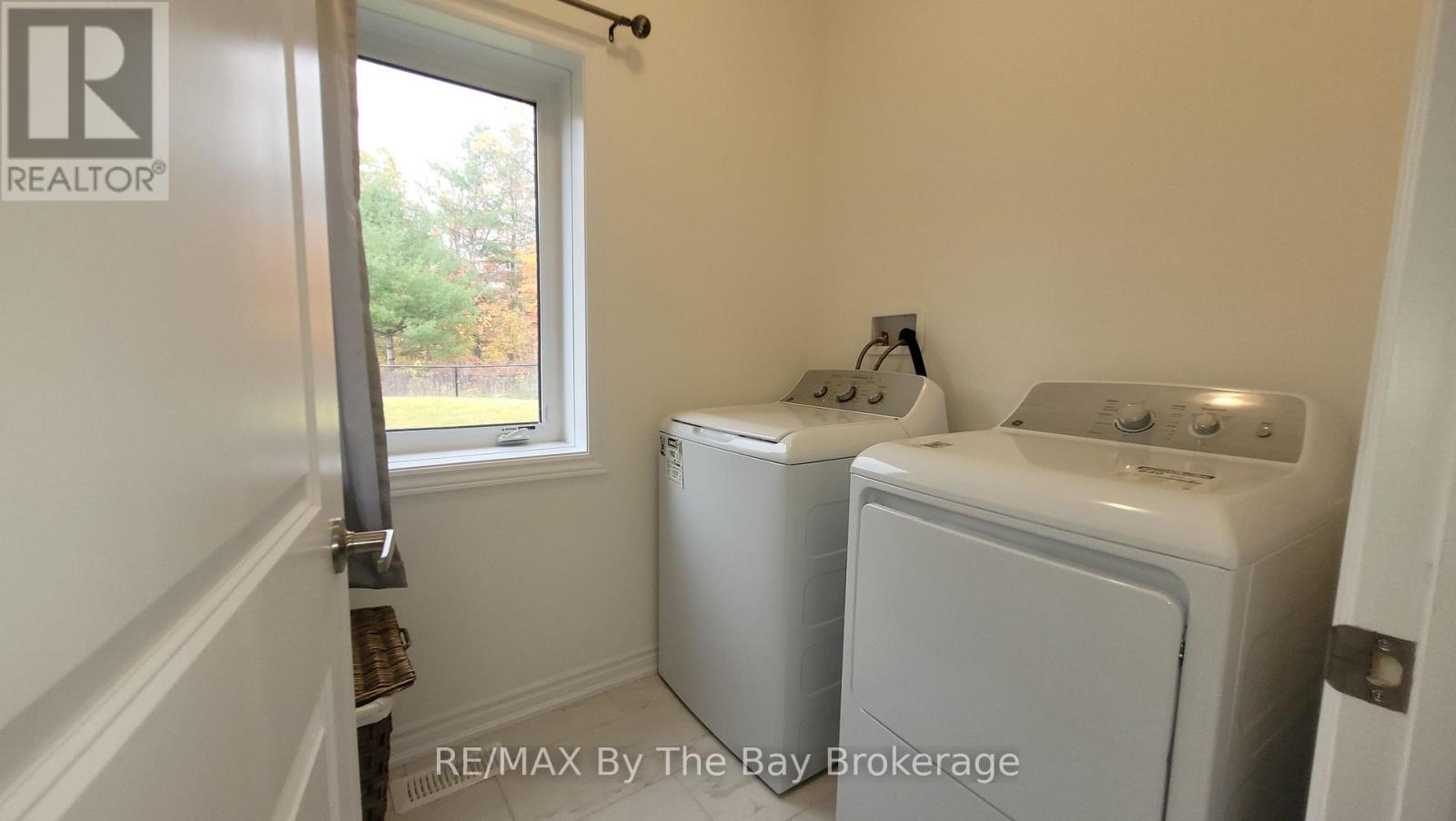 172 Rosanne Circle, Wasaga Beach, Ontario  L9Z 0N1 - Photo 13 - S12478851