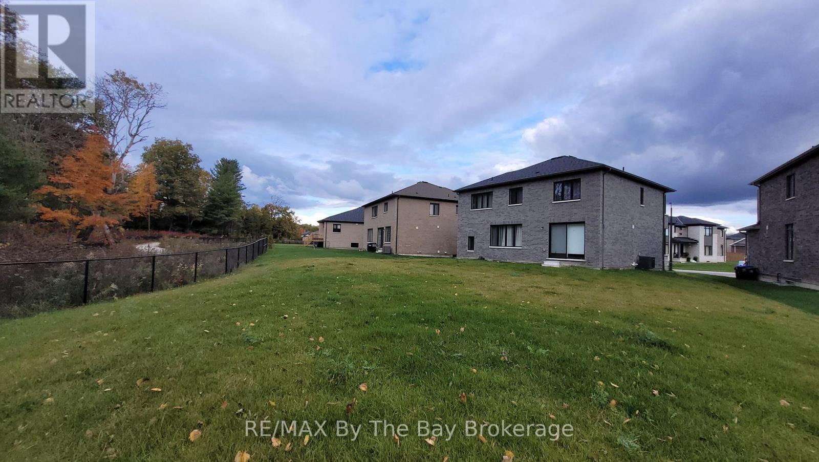 172 Rosanne Circle, Wasaga Beach, Ontario  L9Z 0N1 - Photo 2 - S12478851