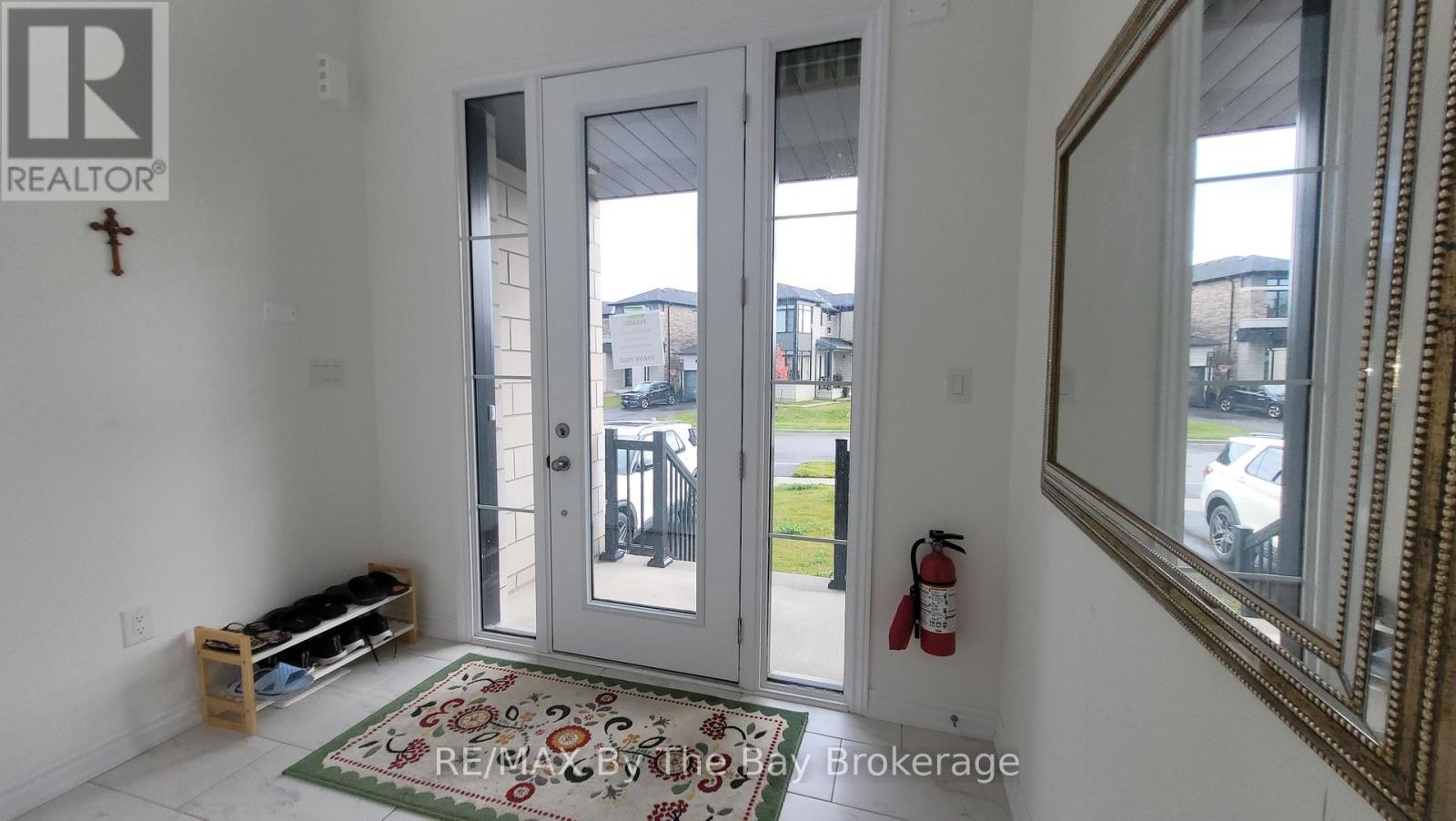 172 Rosanne Circle, Wasaga Beach, Ontario  L9Z 0N1 - Photo 3 - S12478851