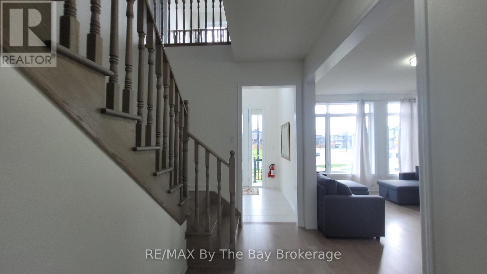 172 Rosanne Circle, Wasaga Beach, Ontario  L9Z 0N1 - Photo 5 - S12478851