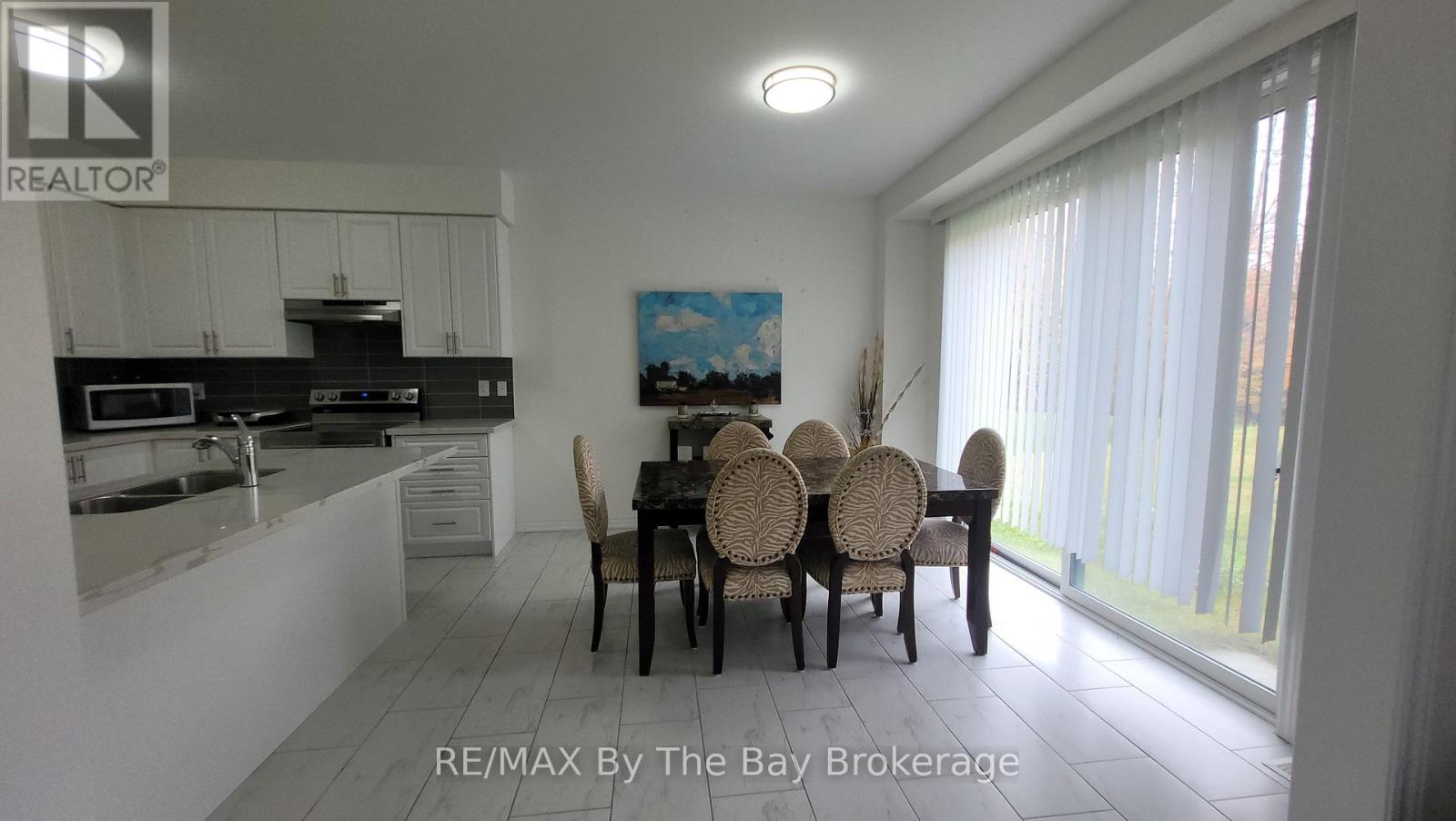 172 Rosanne Circle, Wasaga Beach, Ontario  L9Z 0N1 - Photo 8 - S12478851