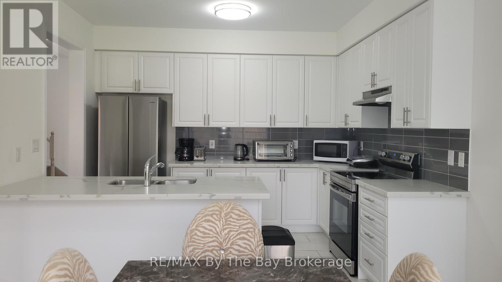 172 Rosanne Circle, Wasaga Beach, Ontario  L9Z 0N1 - Photo 7 - S12478851