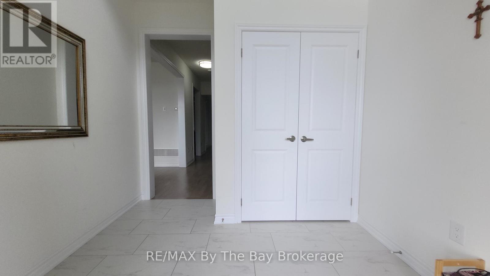 172 Rosanne Circle, Wasaga Beach, Ontario  L9Z 0N1 - Photo 4 - S12478851