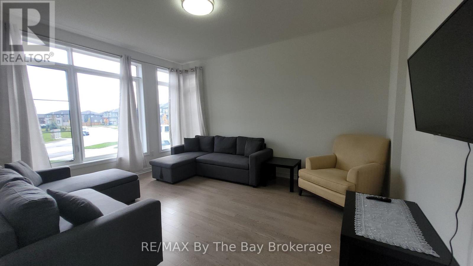 172 Rosanne Circle, Wasaga Beach, Ontario  L9Z 0N1 - Photo 6 - S12478851