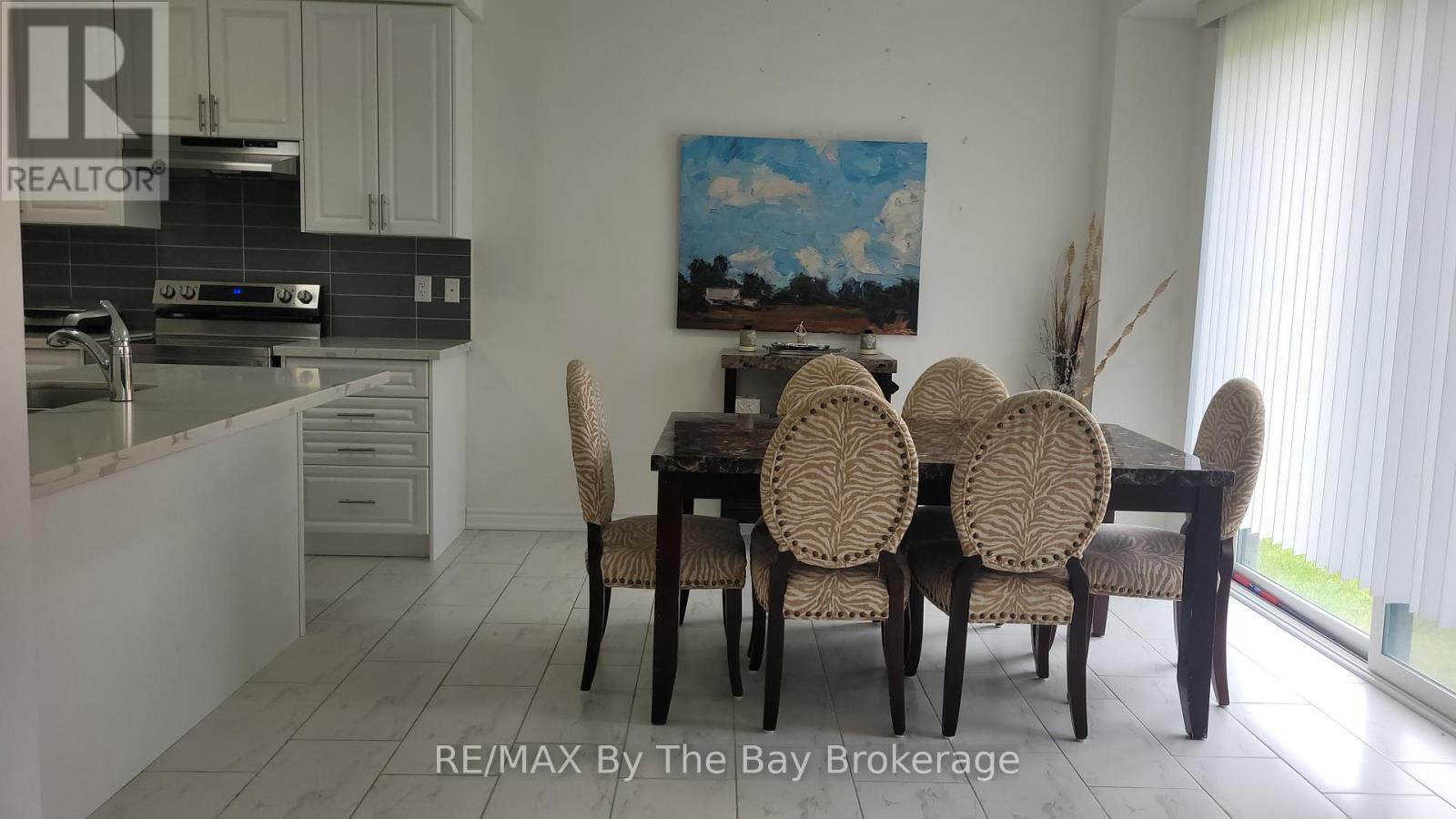 172 Rosanne Circle, Wasaga Beach, Ontario  L9Z 0N1 - Photo 9 - S12478851