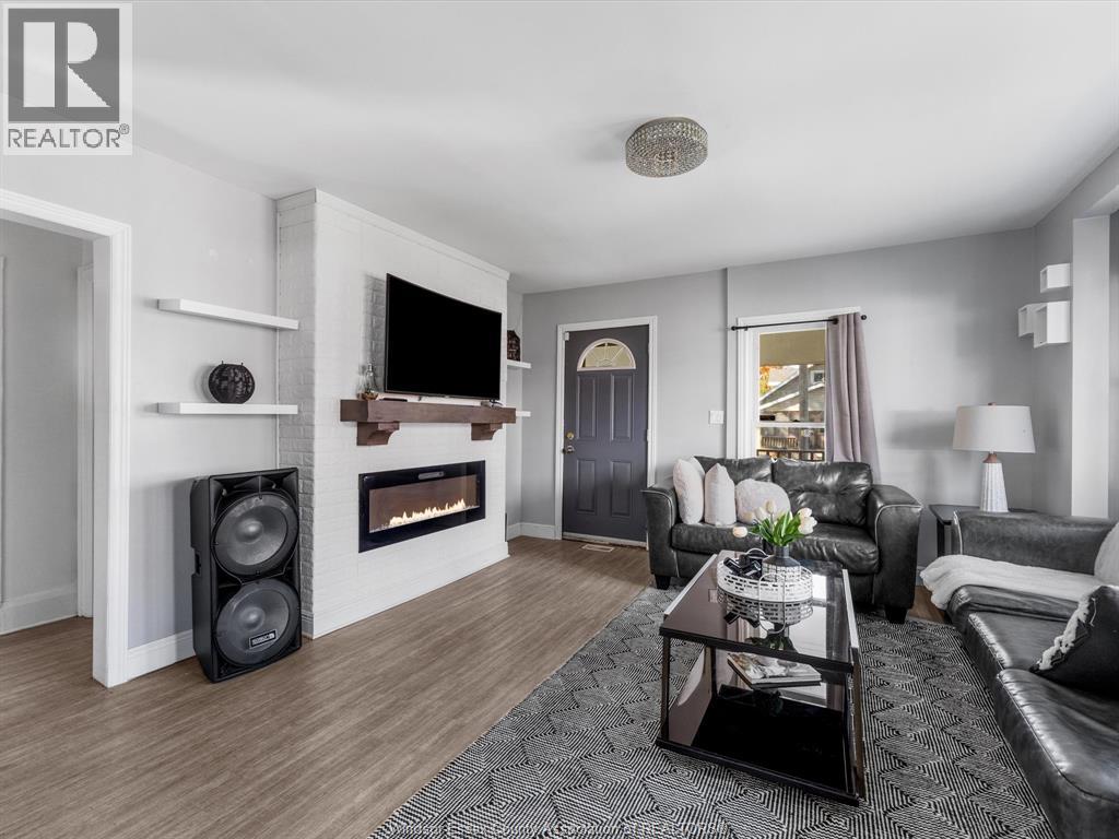 46 Wilson Avenue, Chatham, Ontario  N7L 1K7 - Photo 2 - 25027426