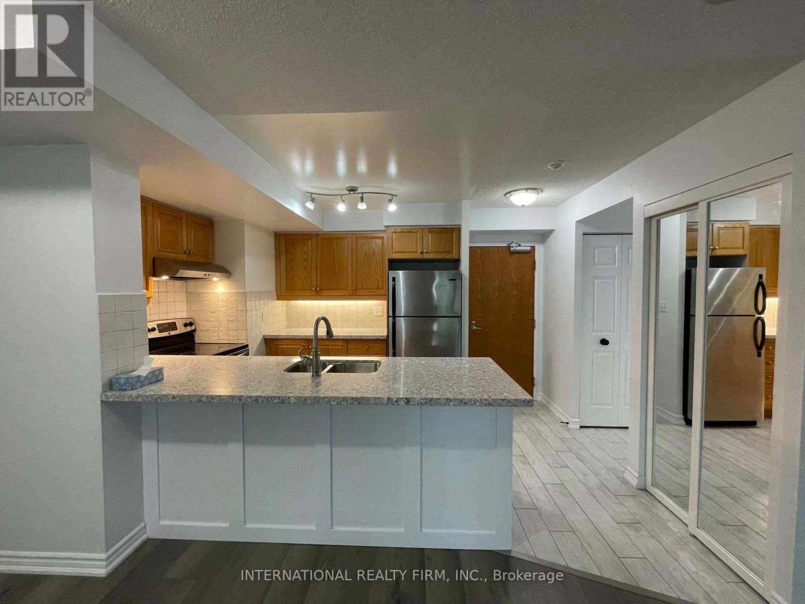 709 - 7 LORRAINE DRIVE, Toronto, Ontario