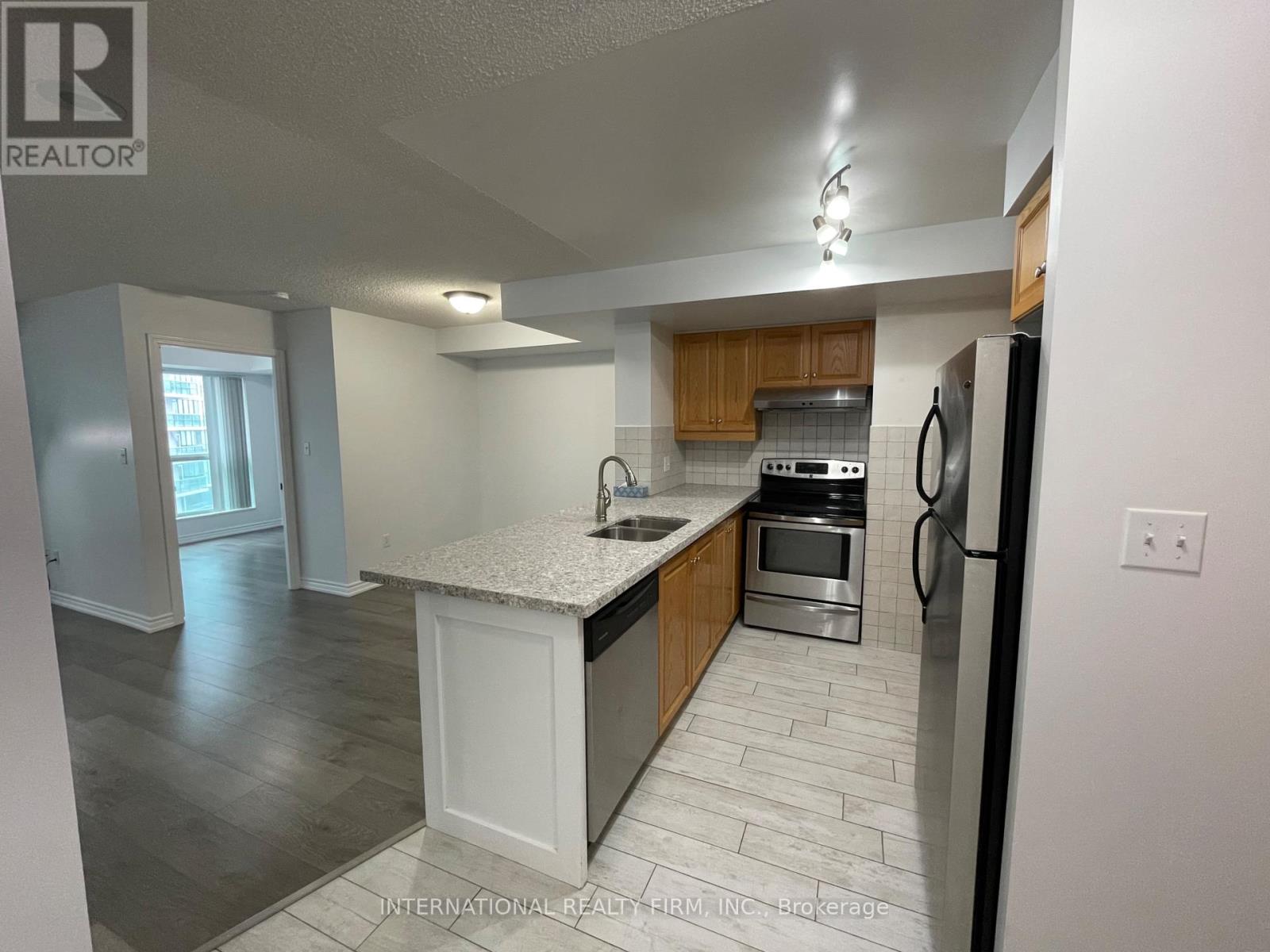 709 - 7 Lorraine Drive, Toronto, Ontario  M2N 7H2 - Photo 4 - C12312293