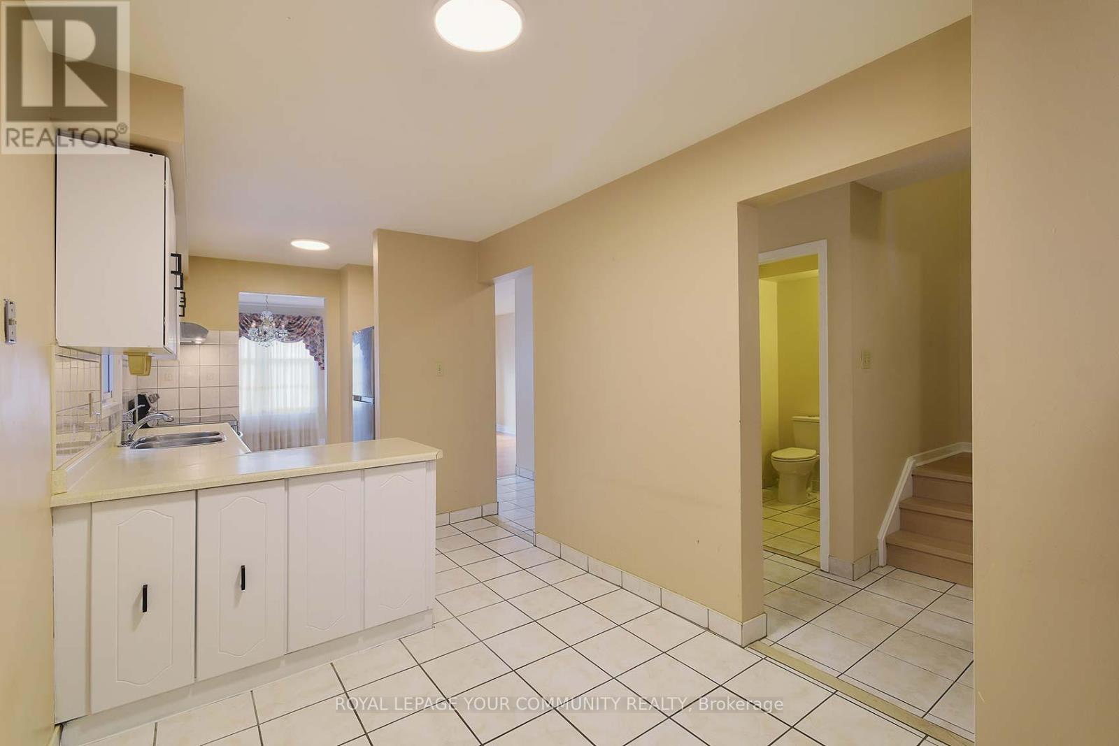 174 Roxanne Crescent, Toronto, Ontario  M1V 4G7 - Photo 3 - E12487109