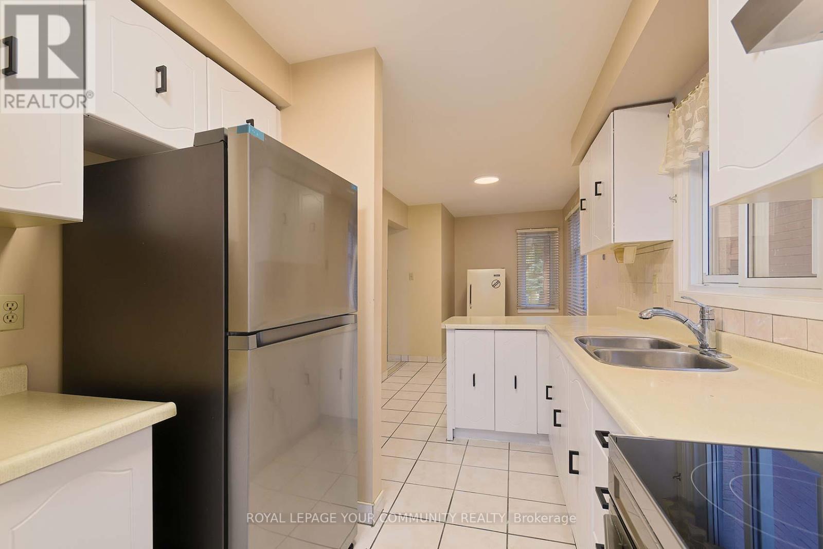 174 Roxanne Crescent, Toronto, Ontario  M1V 4G7 - Photo 5 - E12487109