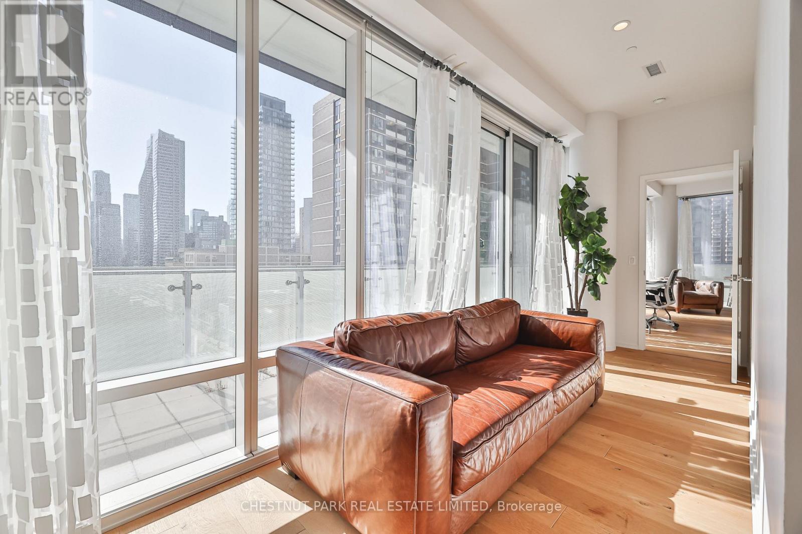 511 - 1 Bloor Street E, Toronto, Ontario  M4W 1A9 - Photo 2 - C12453172