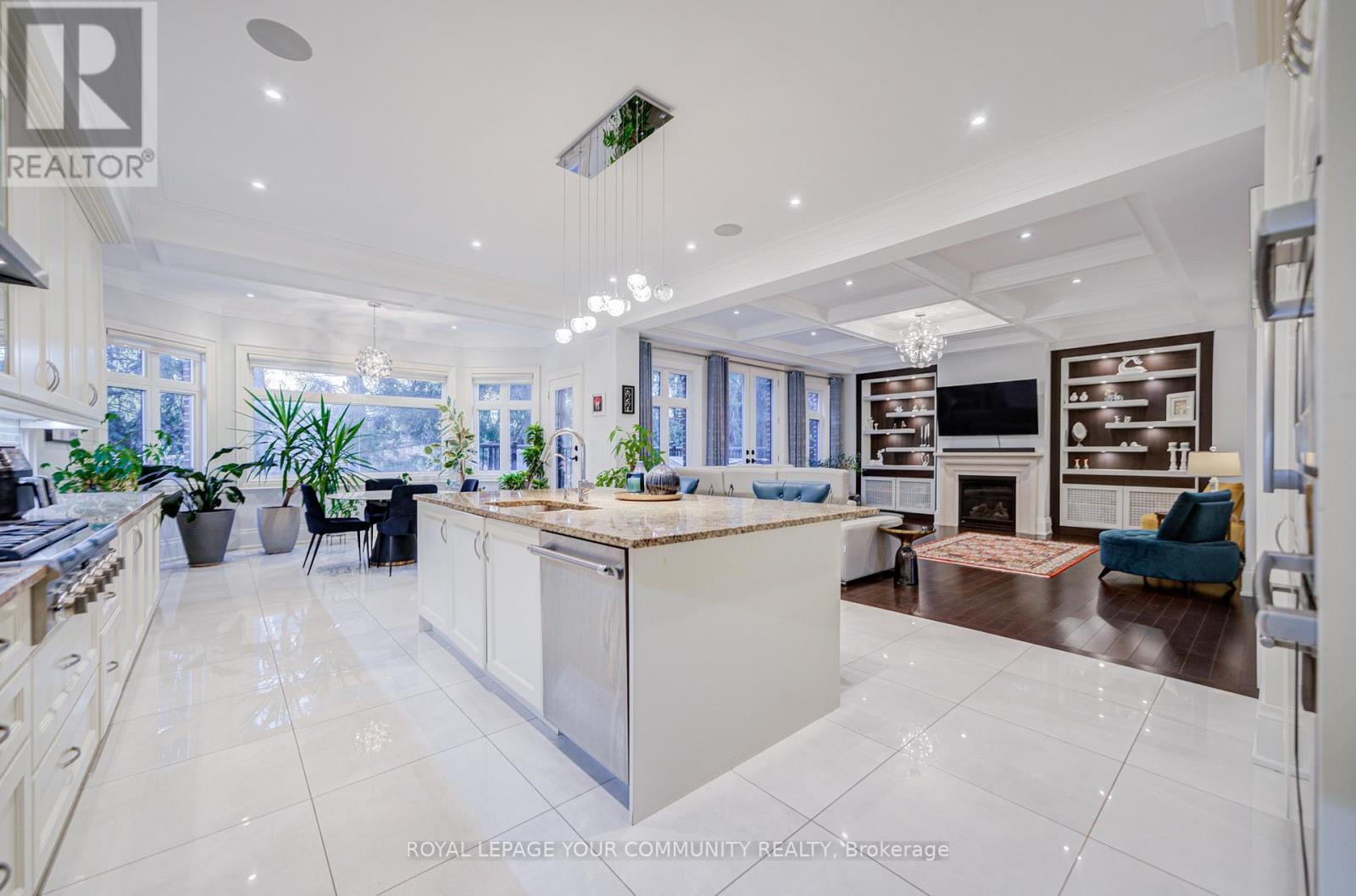 61 Headwater Crescent, Richmond Hill, Ontario  L4E 0T2 - Photo 3 - N12460510