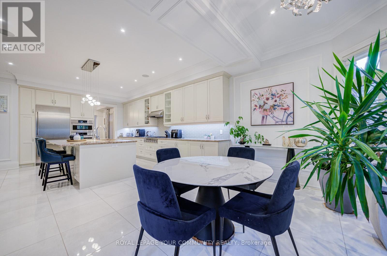 61 Headwater Crescent, Richmond Hill, Ontario  L4E 0T2 - Photo 6 - N12460510