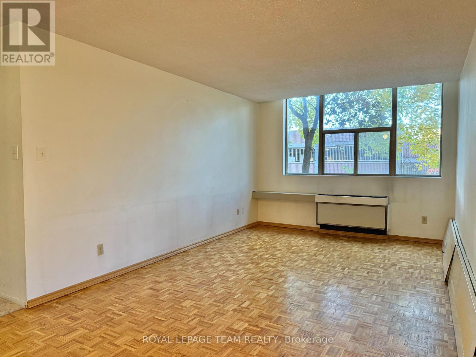 102 - 2760 Carousel Crescent, Ottawa, Ontario  K1T 2N4 - Photo 5 - X12463159