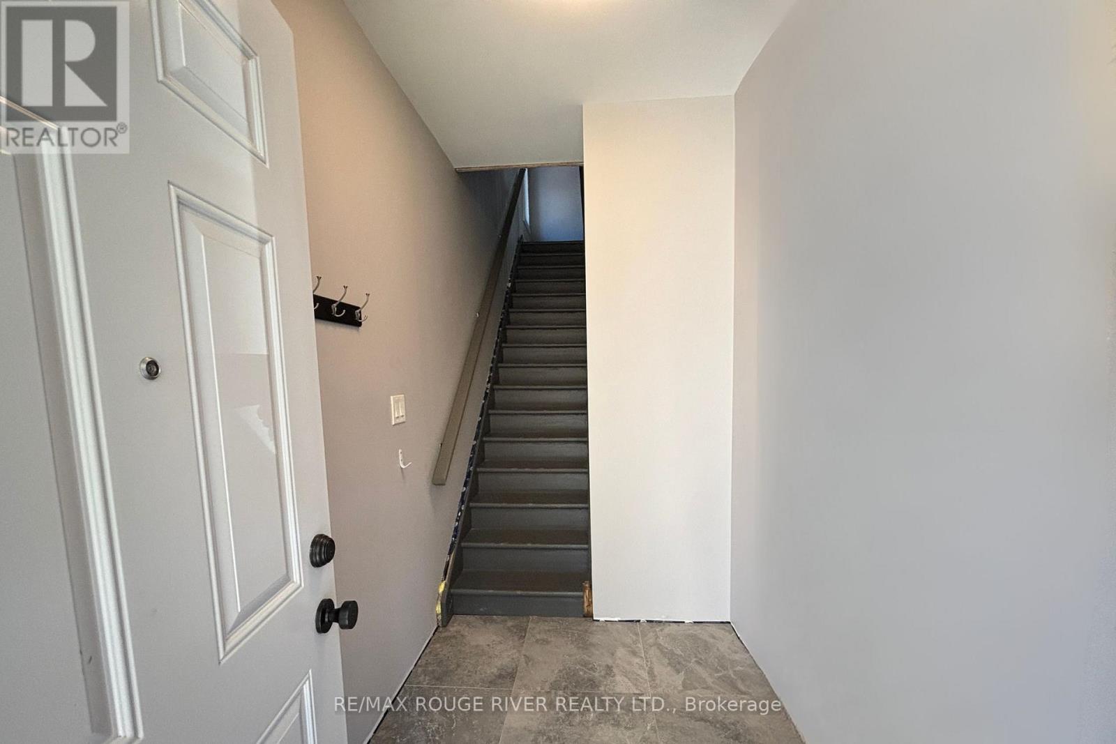 576 Bethune Street, Peterborough (Town Ward 3), Ontario  K9H 3Z8 - Photo 3 - X12487162