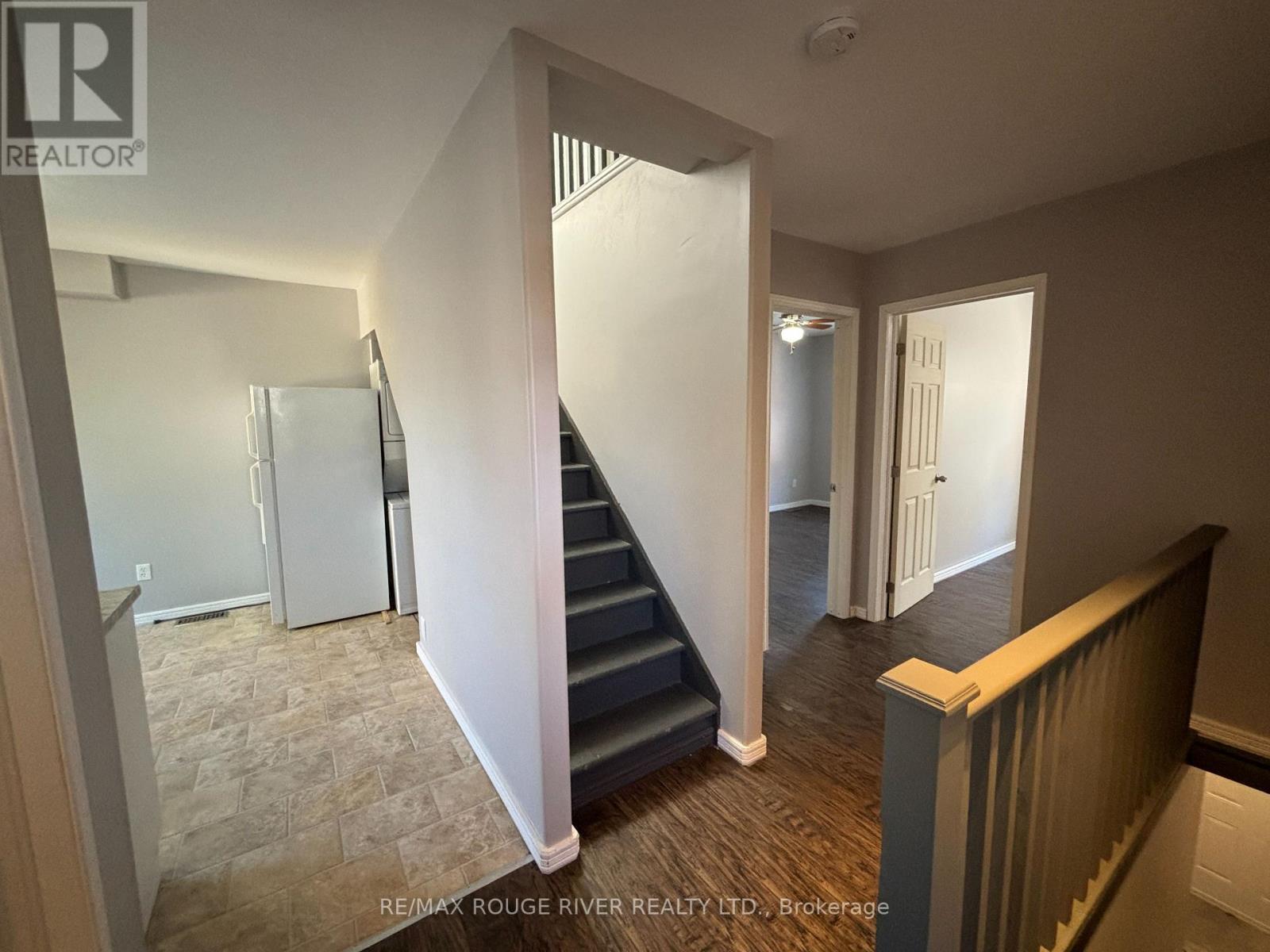 576 Bethune Street, Peterborough (Town Ward 3), Ontario  K9H 3Z8 - Photo 6 - X12487162