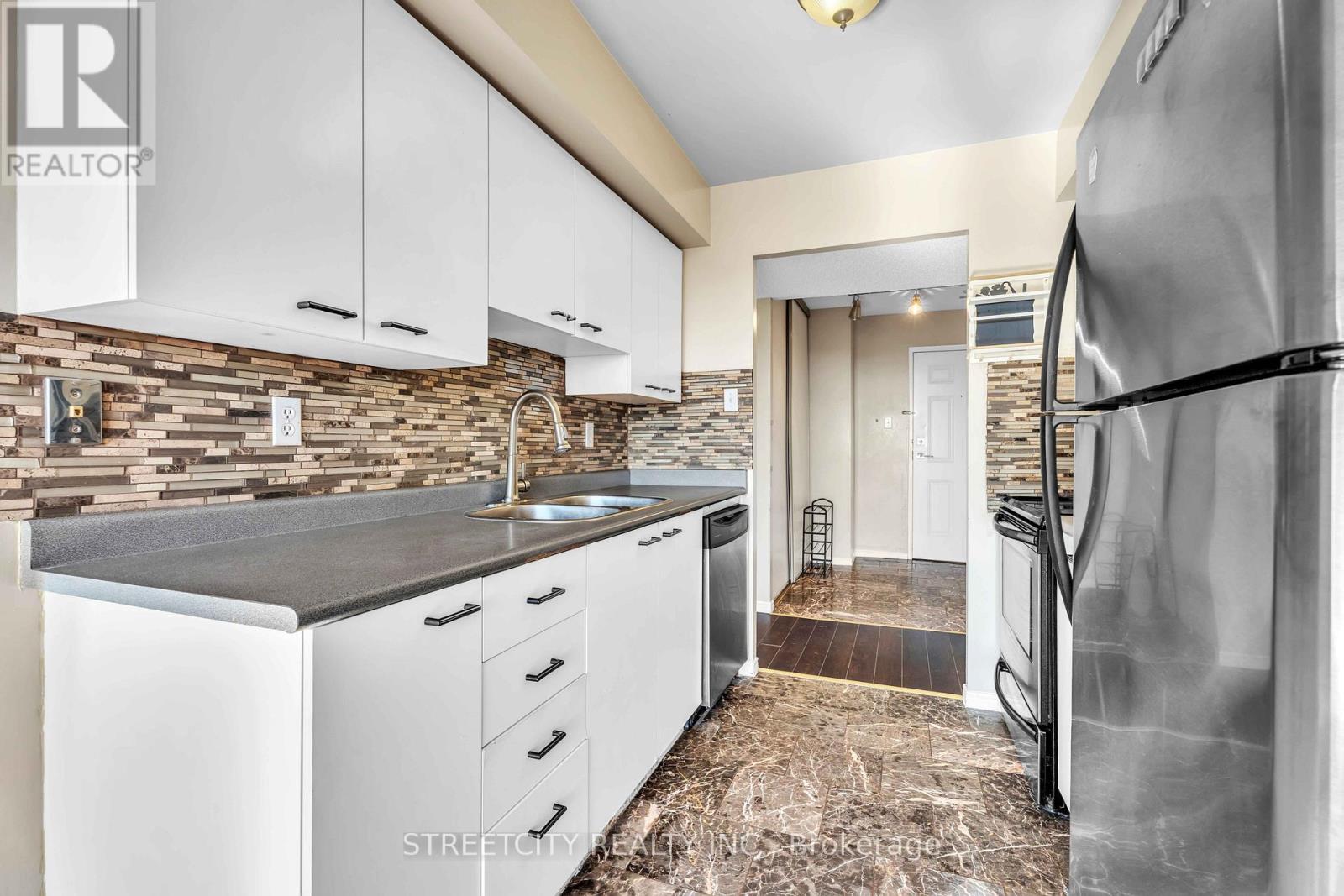 710 - 30 Chapman Court, London North (North I), Ontario  N6G 4Y4 - Photo 18 - X12487174