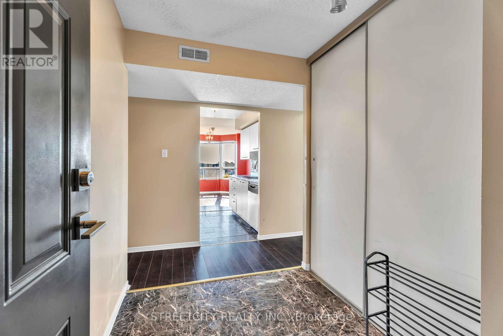 710 - 30 Chapman Court, London North (North I), Ontario  N6G 4Y4 - Photo 6 - X12487174