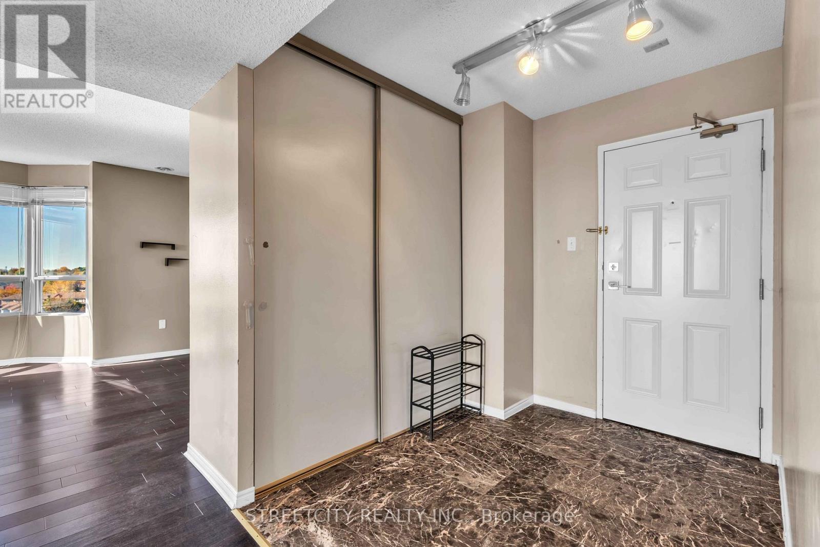 710 - 30 Chapman Court, London North (North I), Ontario  N6G 4Y4 - Photo 7 - X12487174