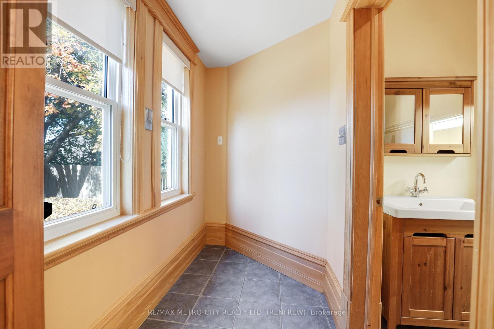 94 Argyle Street N, Renfrew, Ontario  K7V 1S9 - Photo 6 - X12487179