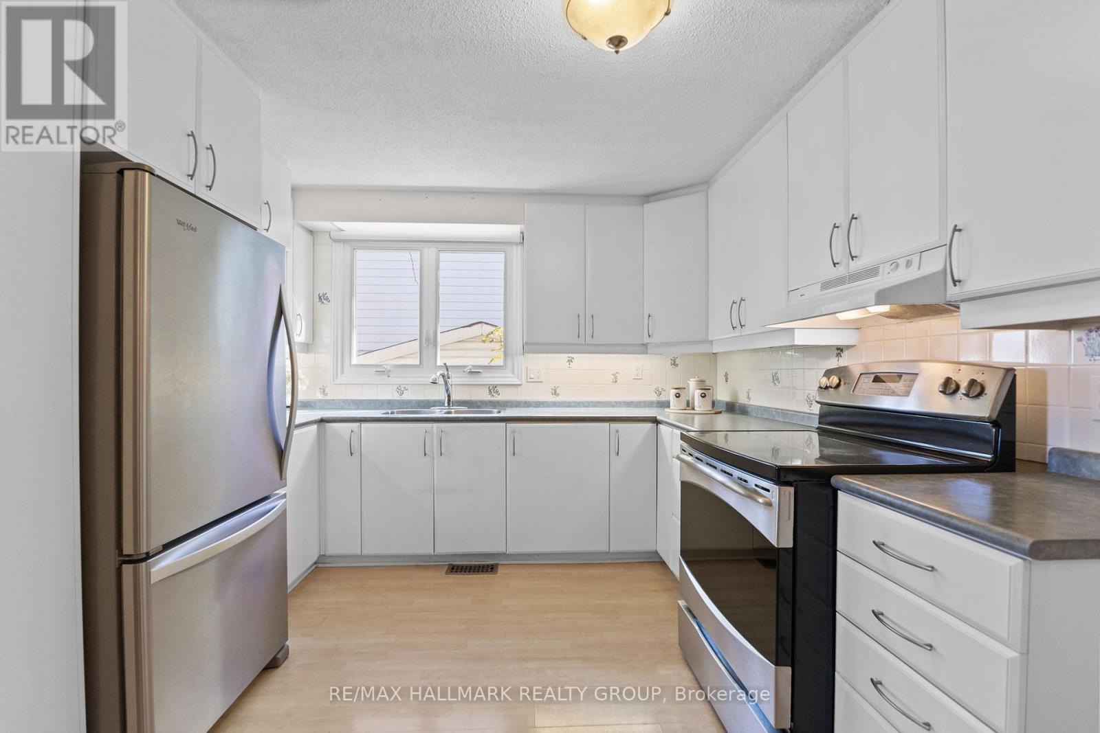 2026 Gatineau View Crescent, Ottawa, Ontario  K1J 7X1 - Photo 10 - X12487220