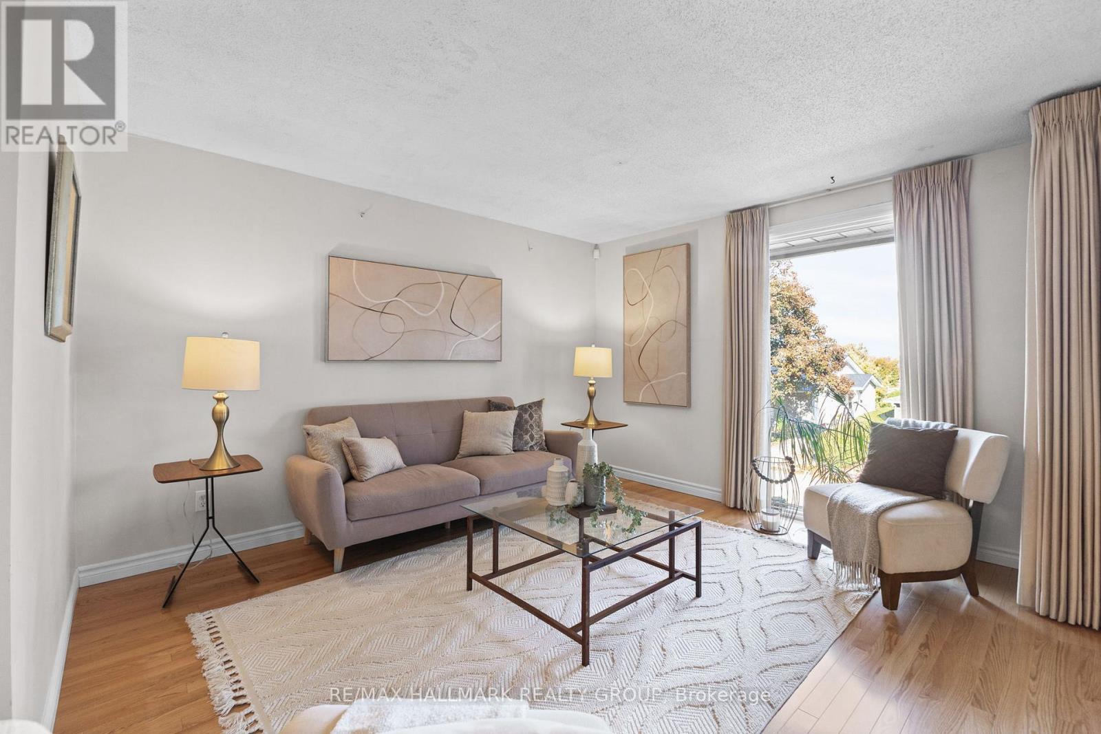 2026 Gatineau View Crescent, Ottawa, Ontario  K1J 7X1 - Photo 5 - X12487220