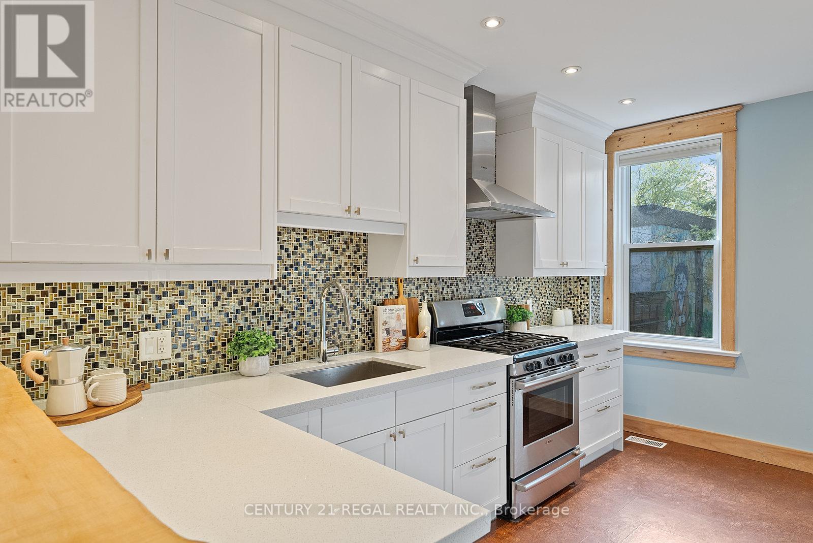 7 Wallace Avenue, Toronto, Ontario  M6H 1T4 - Photo 16 - W12487102