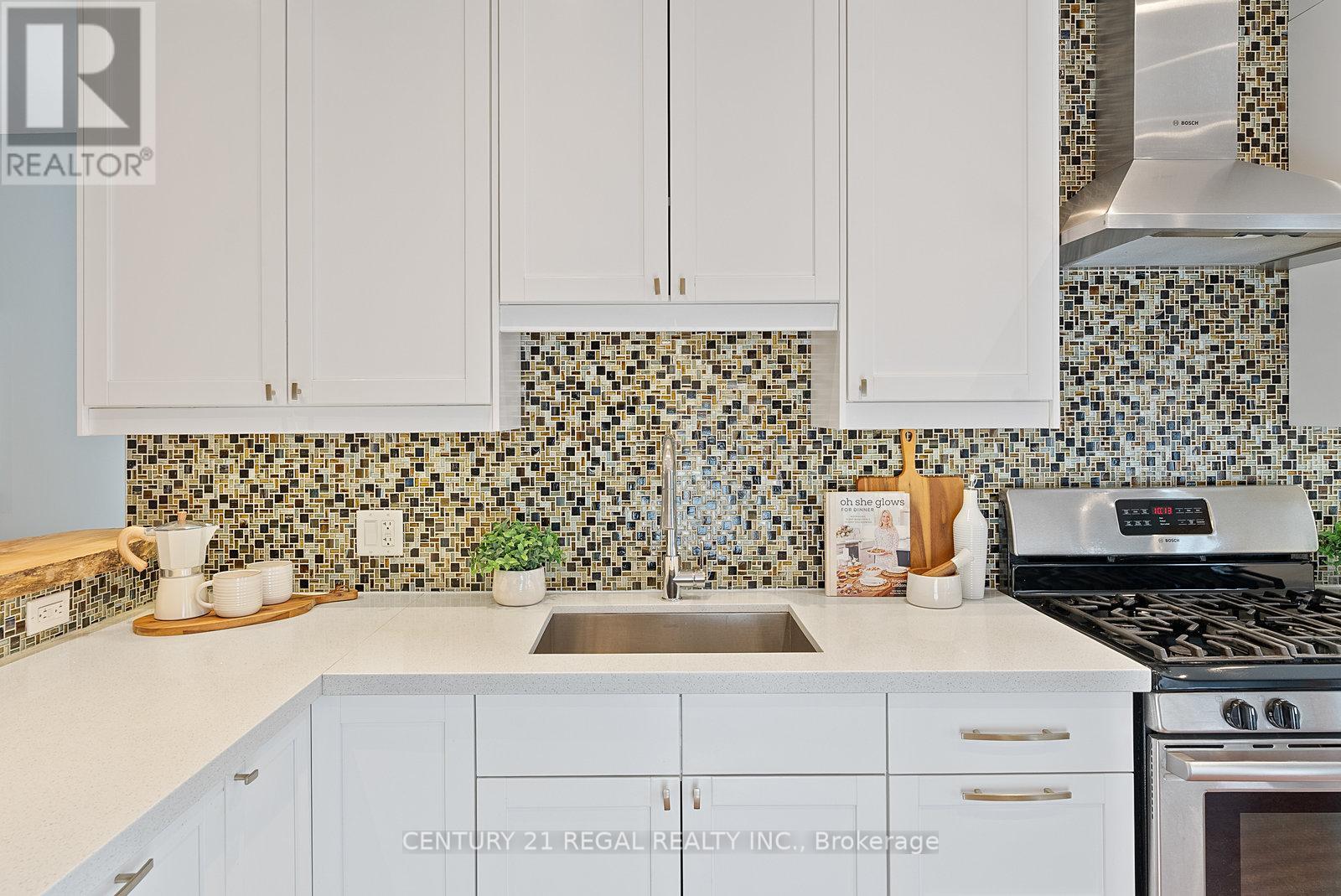 7 Wallace Avenue, Toronto, Ontario  M6H 1T4 - Photo 17 - W12487102