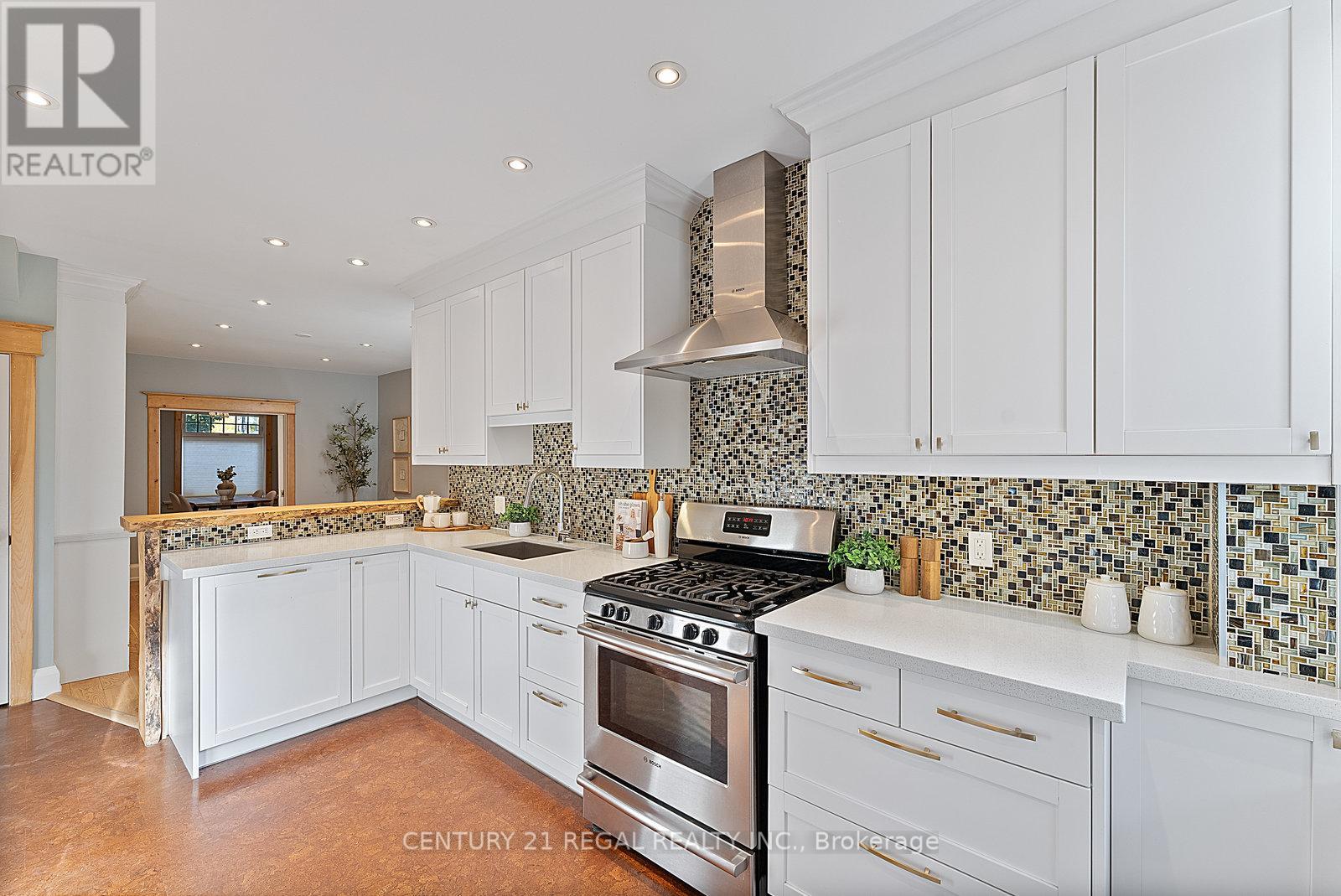 7 Wallace Avenue, Toronto, Ontario  M6H 1T4 - Photo 18 - W12487102