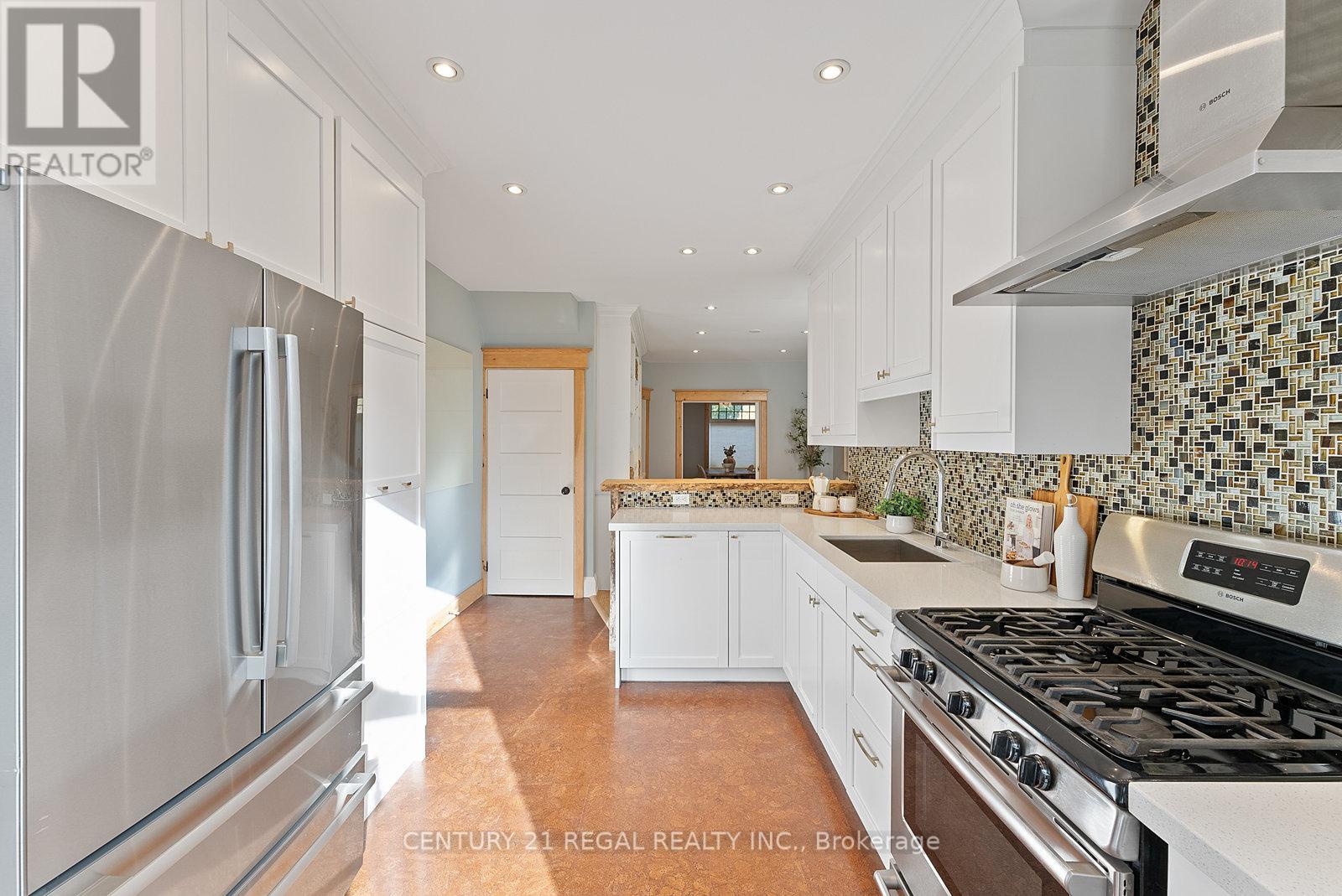 7 Wallace Avenue, Toronto, Ontario  M6H 1T4 - Photo 19 - W12487102