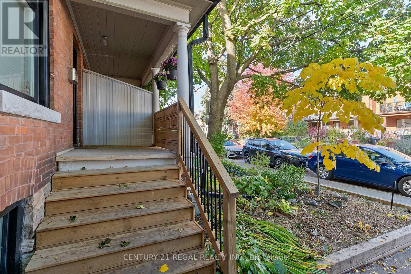 7 Wallace Avenue, Toronto, Ontario  M6H 1T4 - Photo 3 - W12487102