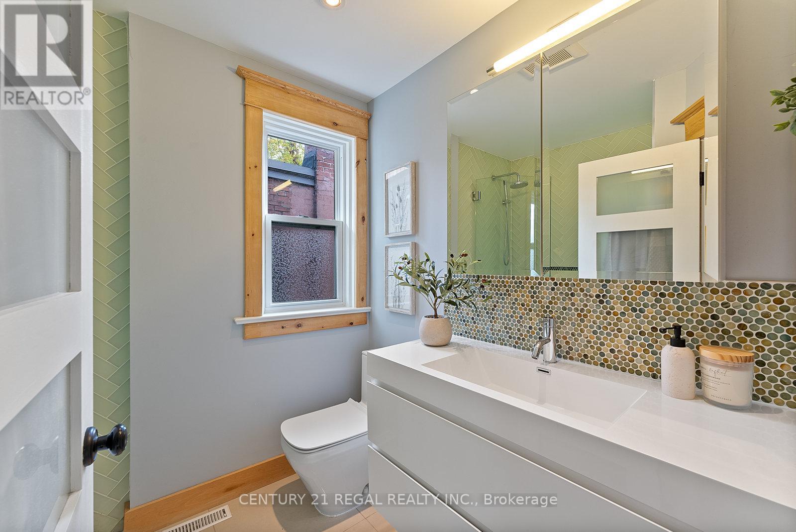 7 Wallace Avenue, Toronto, Ontario  M6H 1T4 - Photo 33 - W12487102