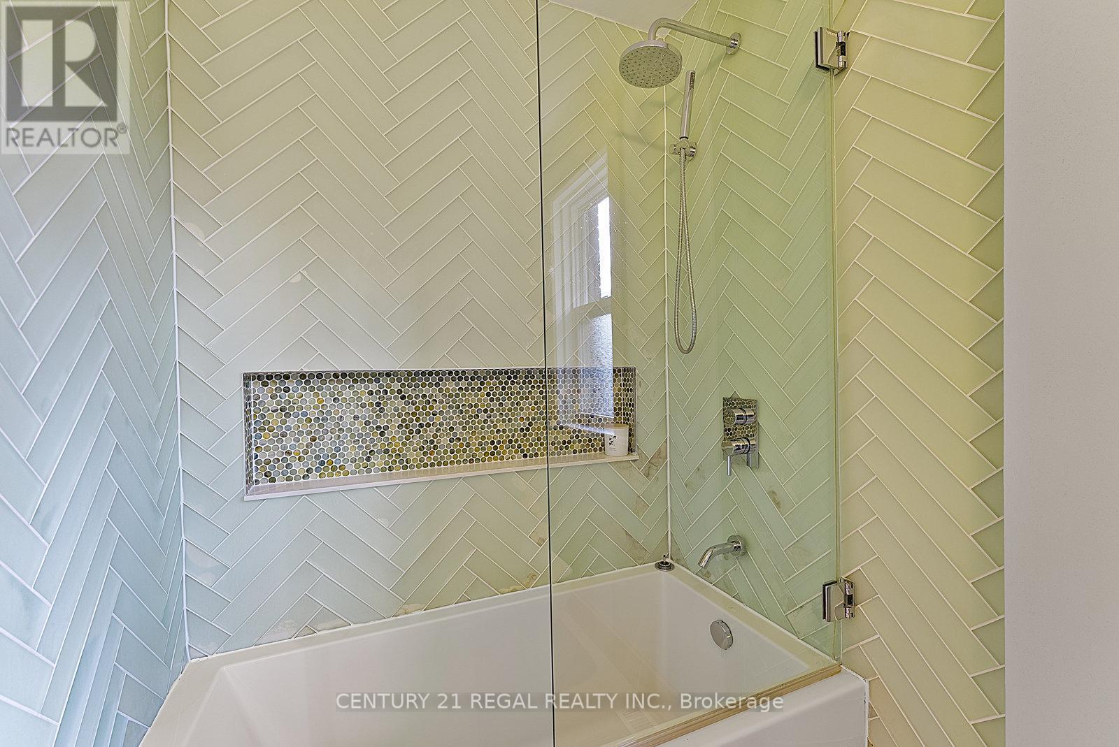 7 Wallace Avenue, Toronto, Ontario  M6H 1T4 - Photo 35 - W12487102