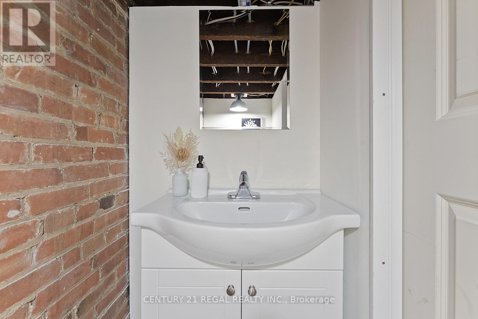 7 Wallace Avenue, Toronto, Ontario  M6H 1T4 - Photo 36 - W12487102