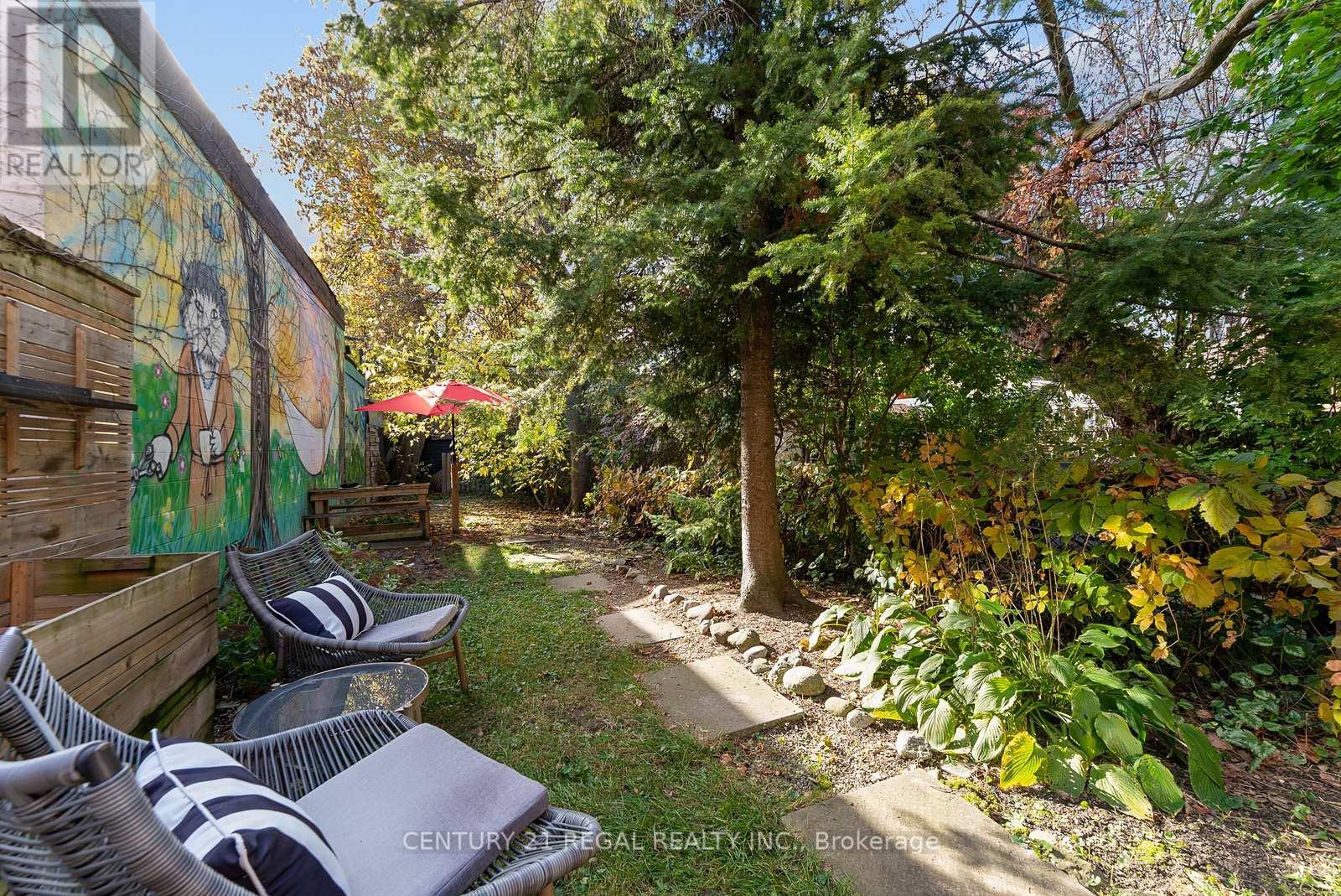 7 Wallace Avenue, Toronto, Ontario  M6H 1T4 - Photo 38 - W12487102
