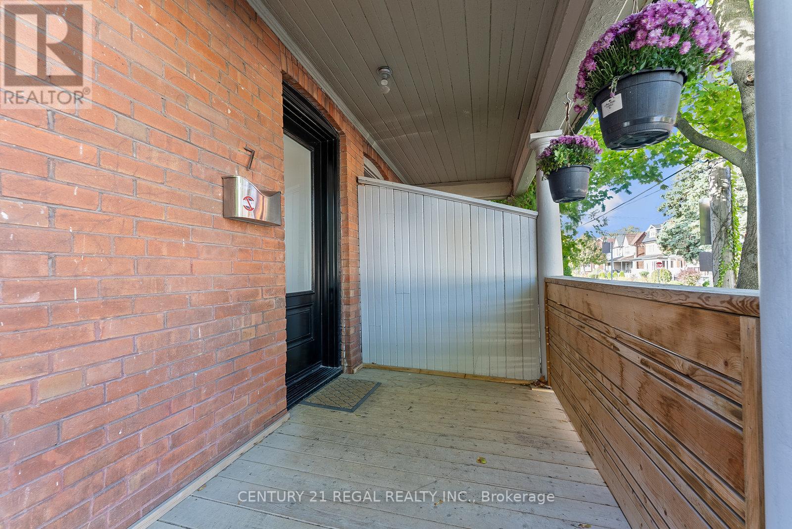 7 Wallace Avenue, Toronto, Ontario  M6H 1T4 - Photo 4 - W12487102