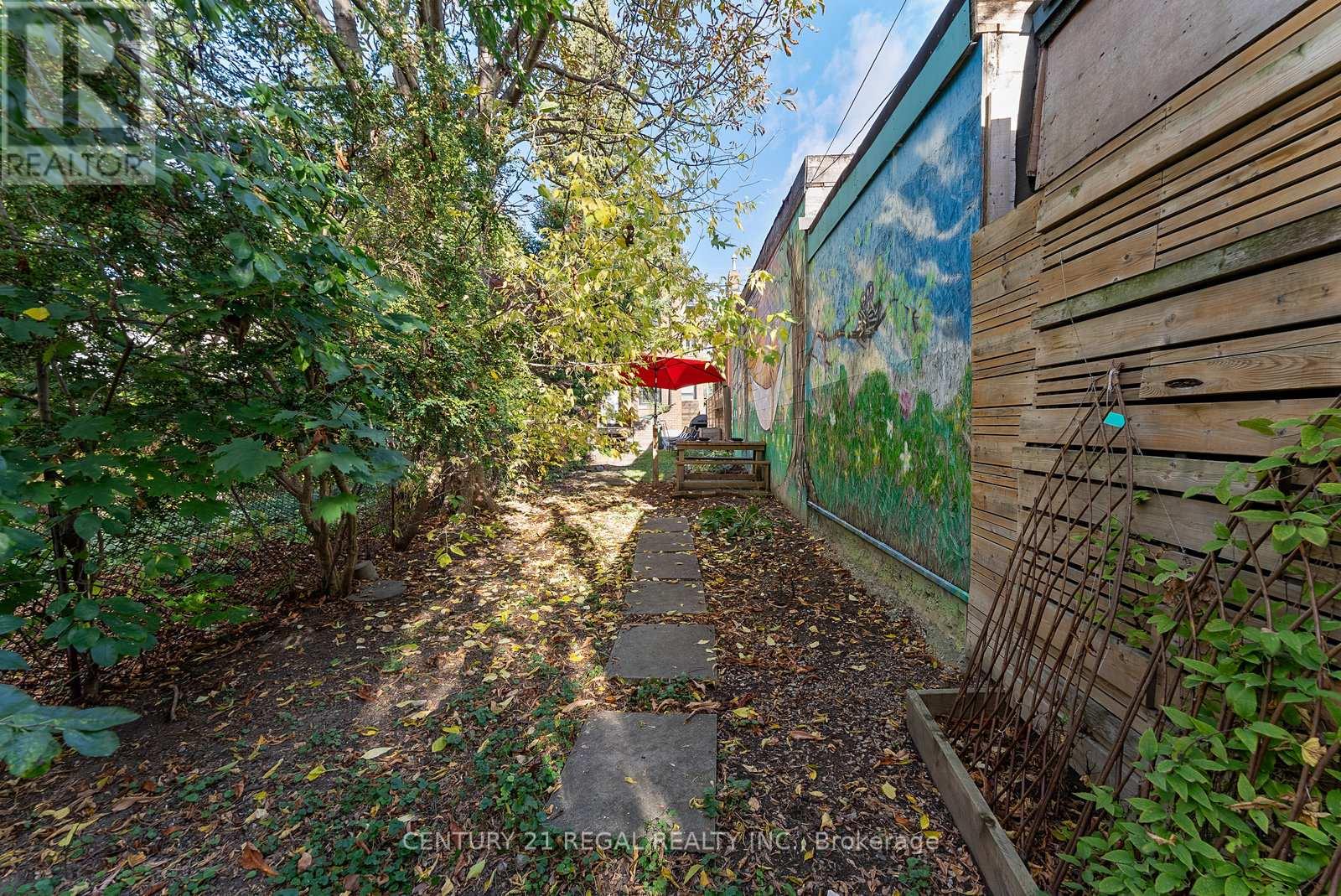 7 Wallace Avenue, Toronto, Ontario  M6H 1T4 - Photo 42 - W12487102