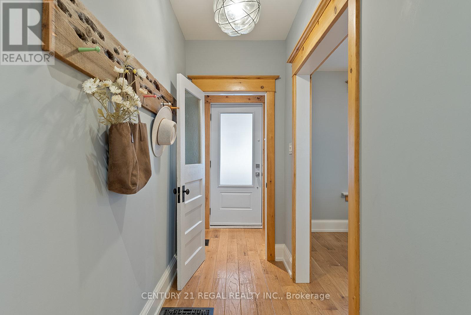 7 Wallace Avenue, Toronto, Ontario  M6H 1T4 - Photo 6 - W12487102