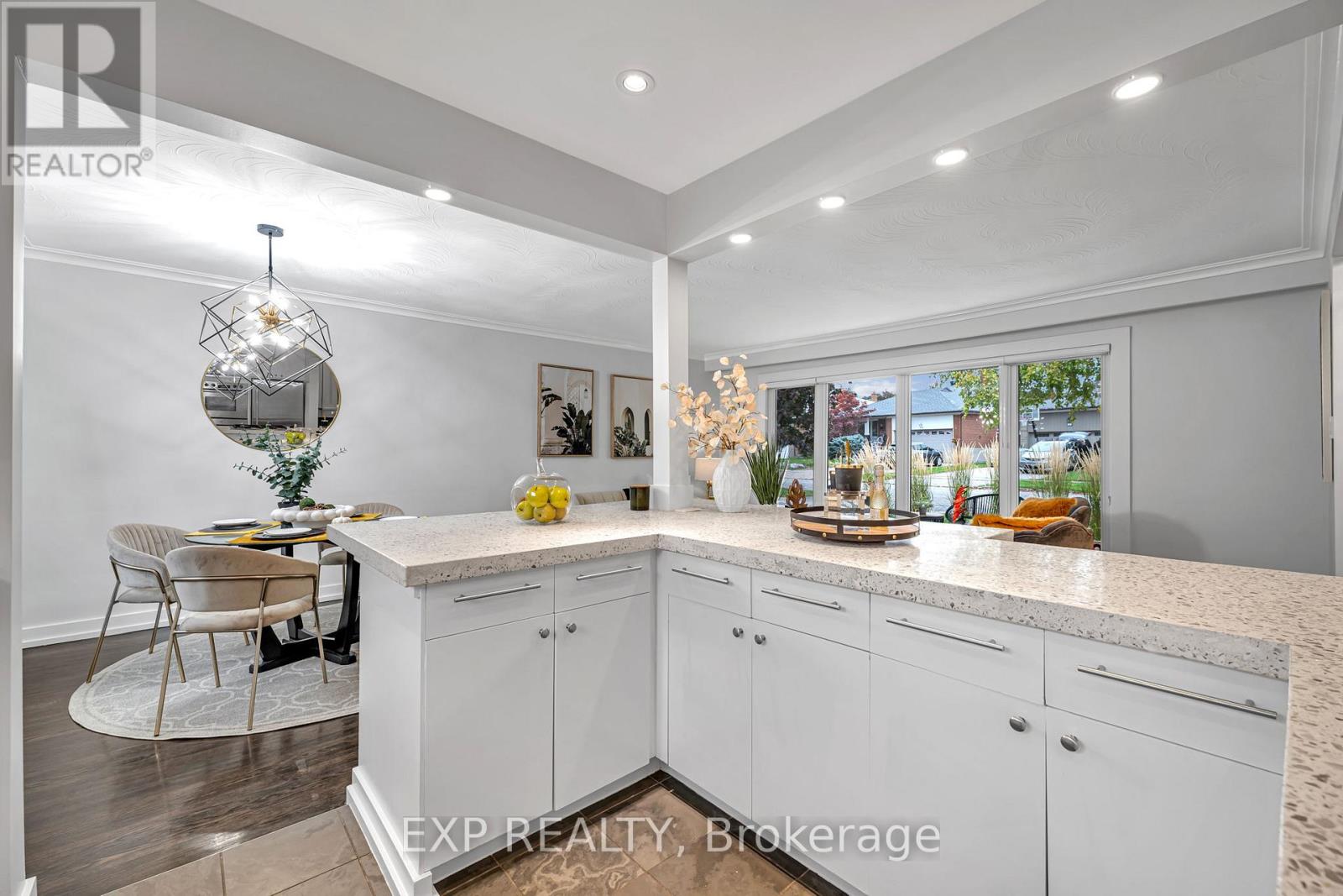 29 Newell Court, Toronto, Ontario  M9A 4T9 - Photo 12 - W12487120