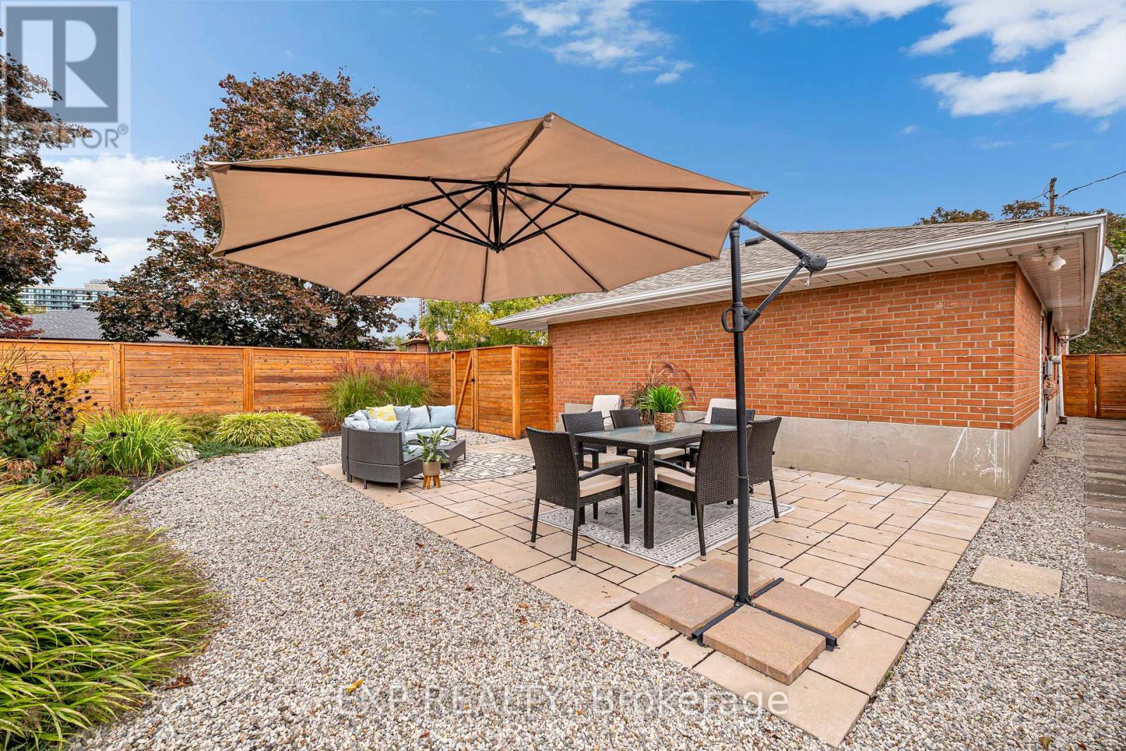 29 Newell Court, Toronto, Ontario  M9A 4T9 - Photo 14 - W12487120