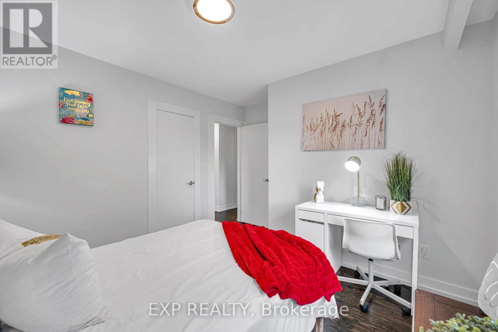 29 Newell Court, Toronto, Ontario  M9A 4T9 - Photo 19 - W12487120