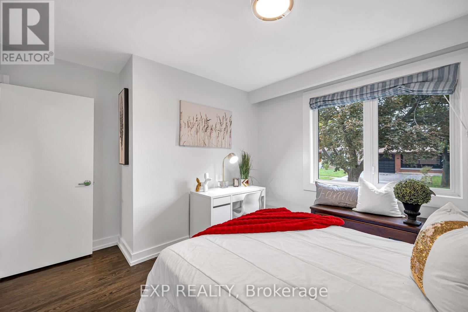 29 Newell Court, Toronto, Ontario  M9A 4T9 - Photo 22 - W12487120