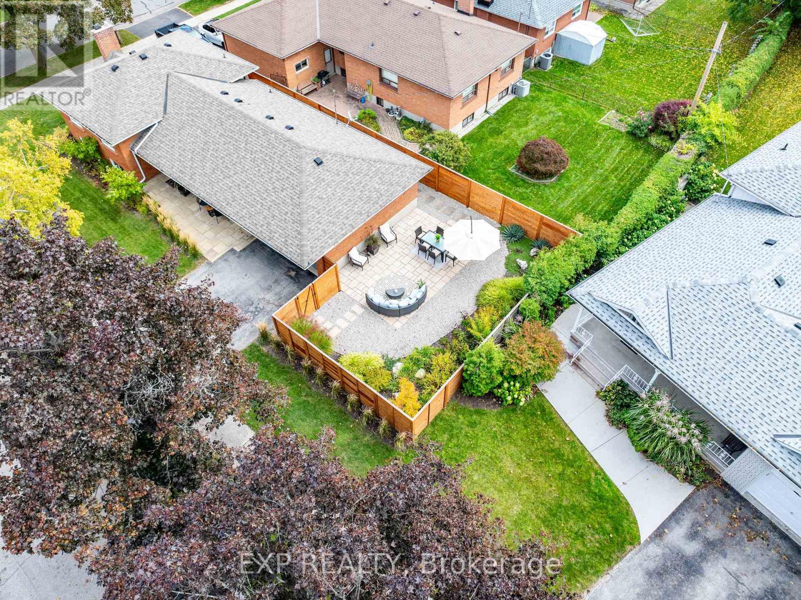 29 Newell Court, Toronto, Ontario  M9A 4T9 - Photo 36 - W12487120