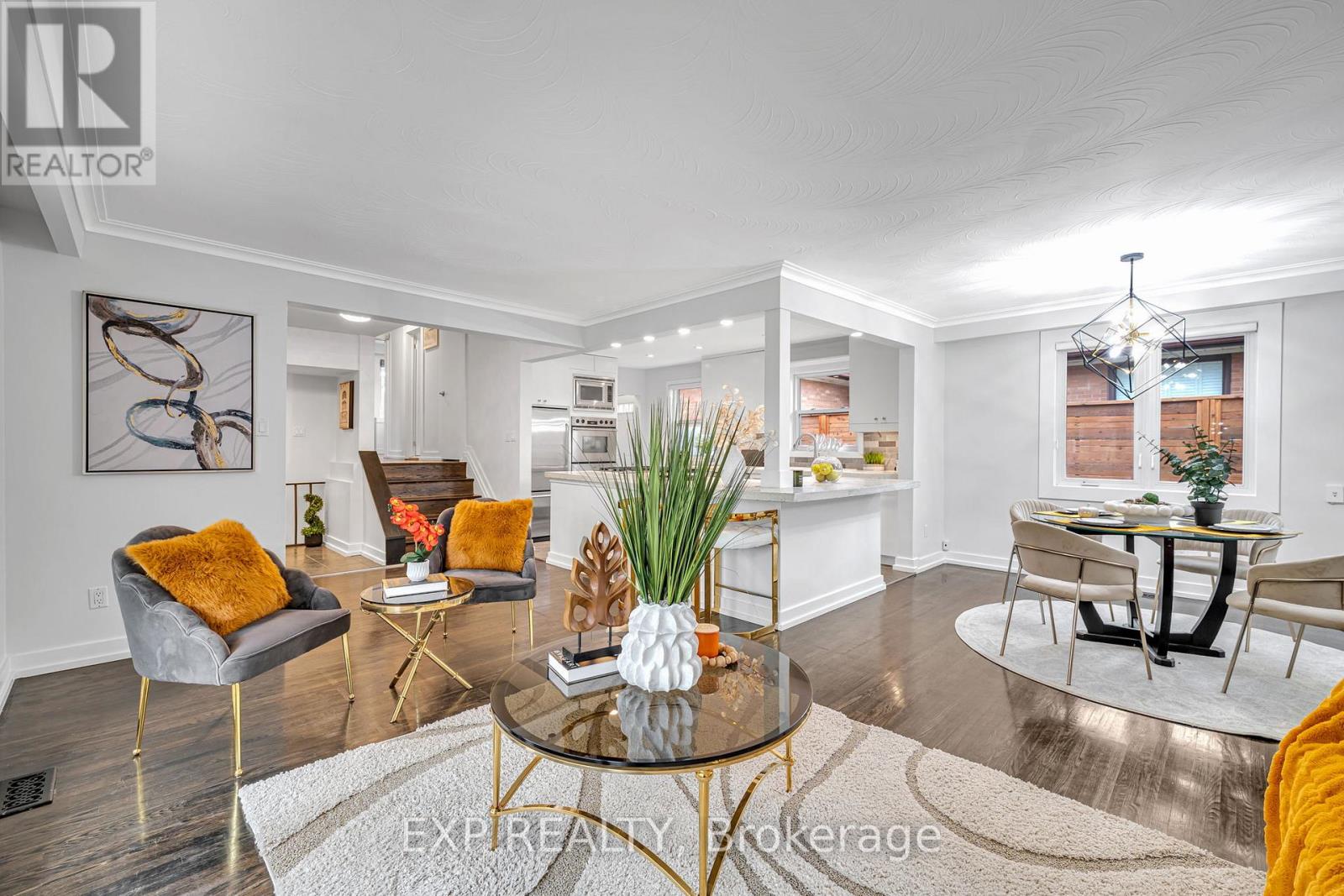 29 Newell Court, Toronto, Ontario  M9A 4T9 - Photo 4 - W12487120