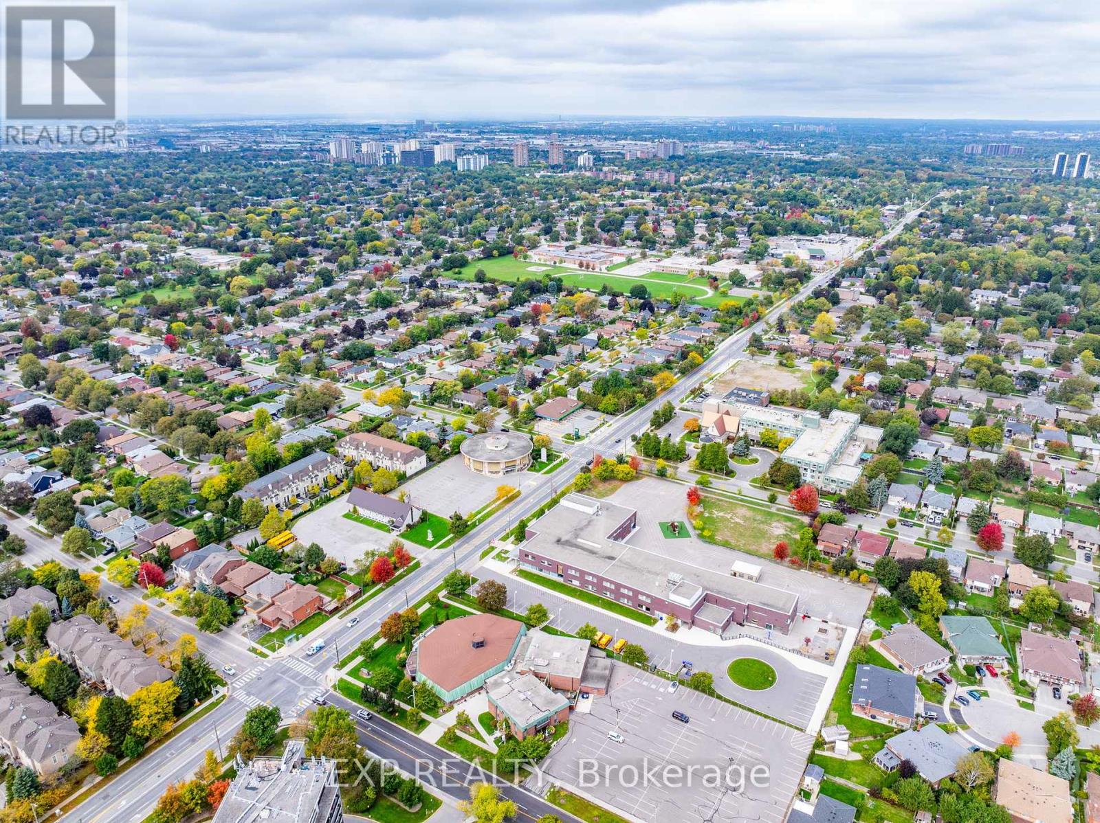 29 Newell Court, Toronto, Ontario  M9A 4T9 - Photo 40 - W12487120