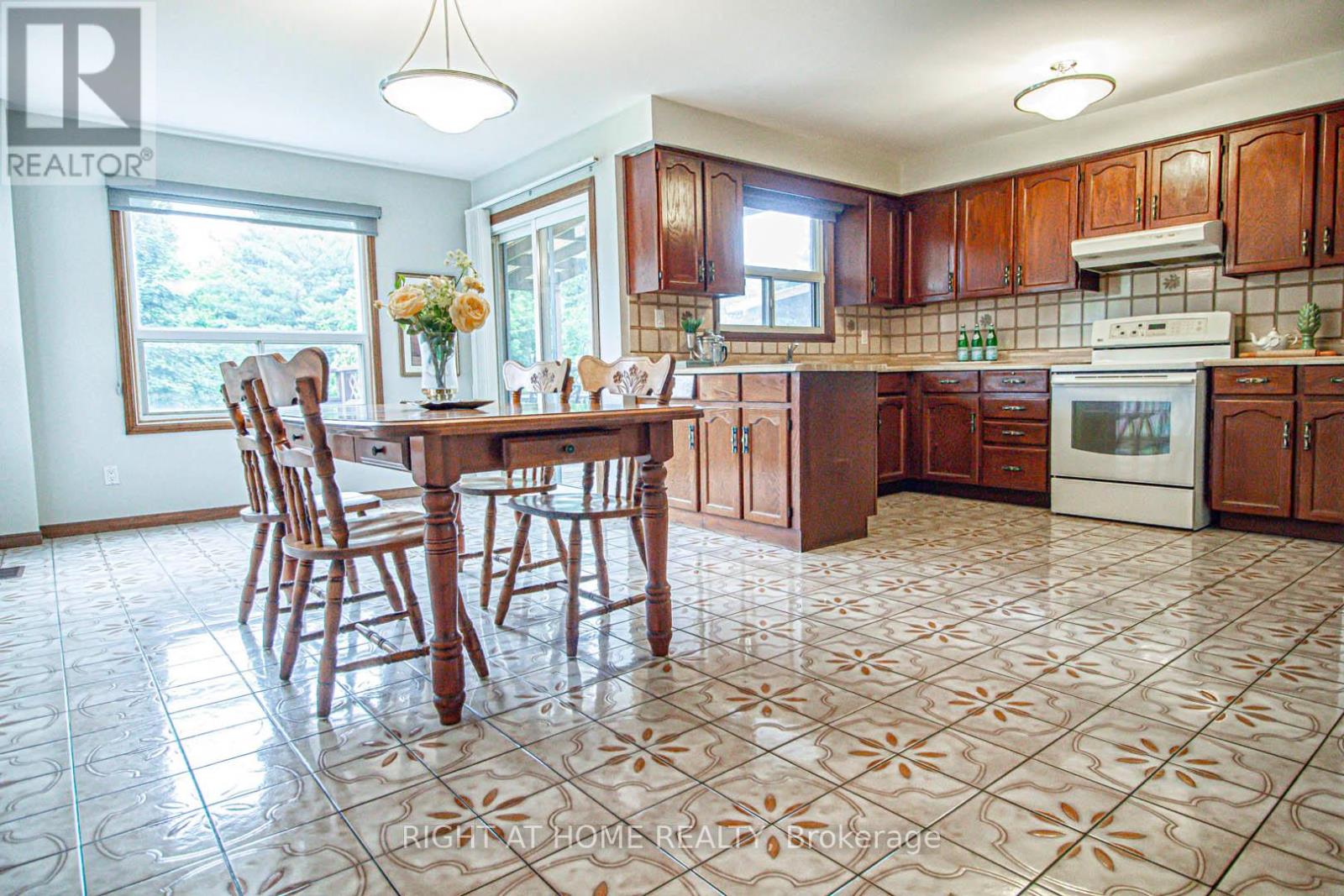 3070 Nawbrook Road, Mississauga, Ontario  L4X 2V5 - Photo 4 - W12487125