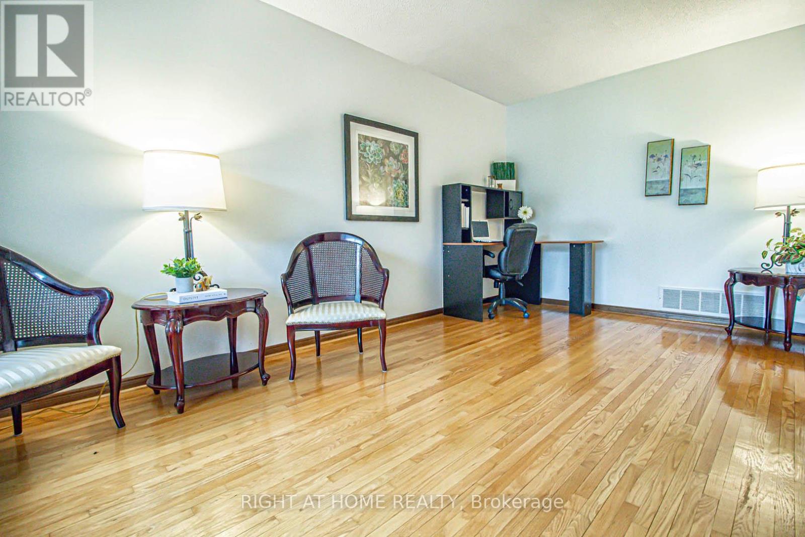 3070 Nawbrook Road, Mississauga, Ontario  L4X 2V5 - Photo 6 - W12487125