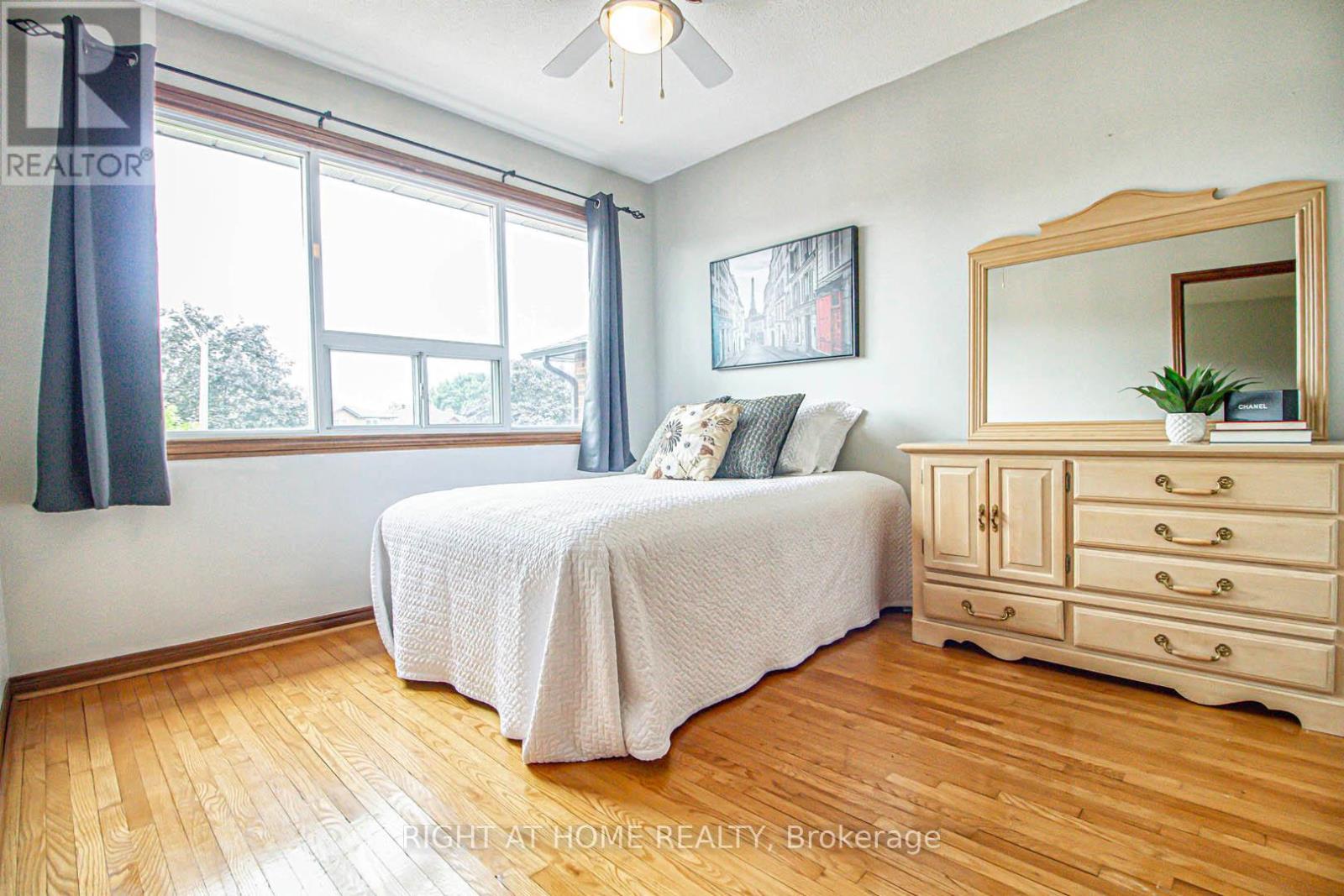 3070 Nawbrook Road, Mississauga, Ontario  L4X 2V5 - Photo 9 - W12487125