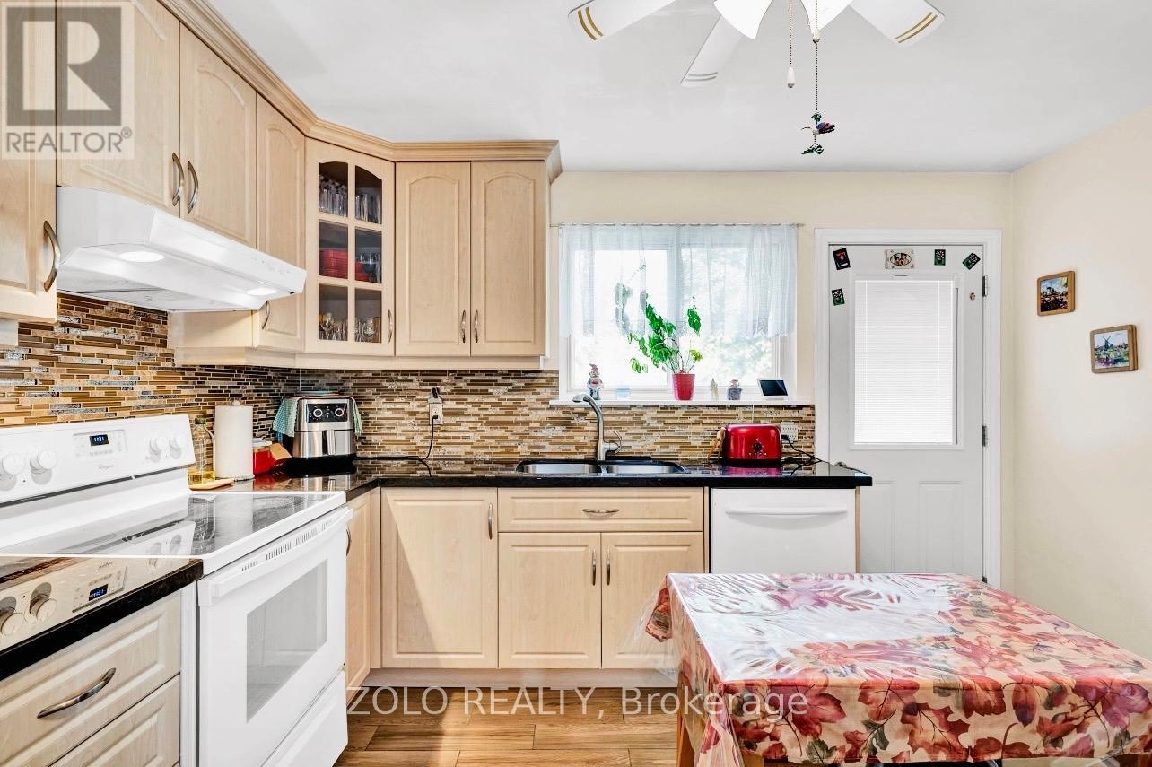 129 Folkstone Crescent, Brampton, Ontario  L6T 3M6 - Photo 10 - W12487131