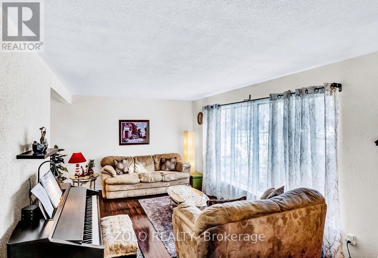 129 Folkstone Crescent, Brampton, Ontario  L6T 3M6 - Photo 5 - W12487131